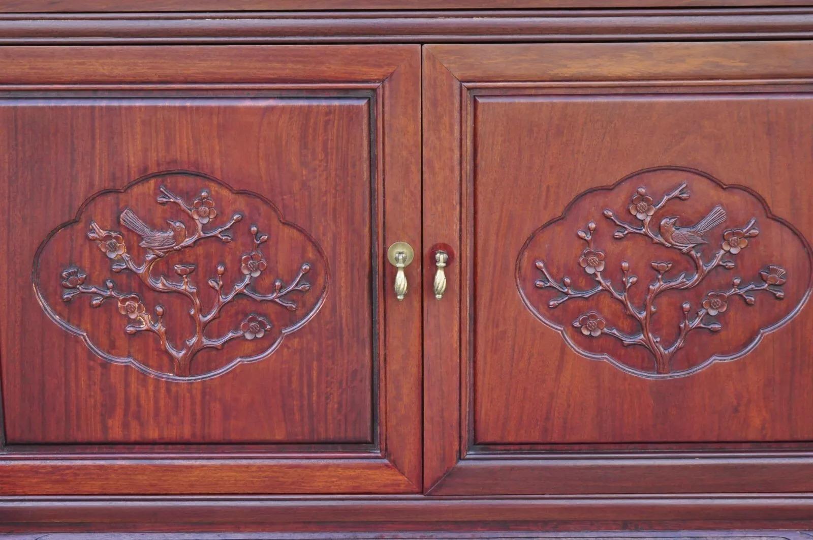 Console de bar à liqueur chinoise sculptée en bois dur avec miroirs en vente 1