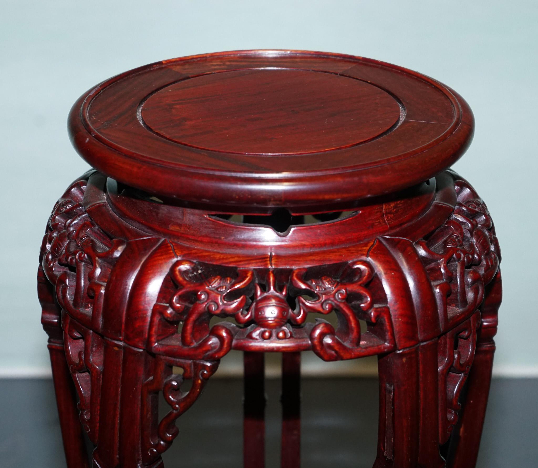 Fatto a mano VINTAGE CHINESE CARVED HARDWOOD PLANT PEDESTAL BAMBOO MOTiF SHANGHAI TRADEMARK in vendita