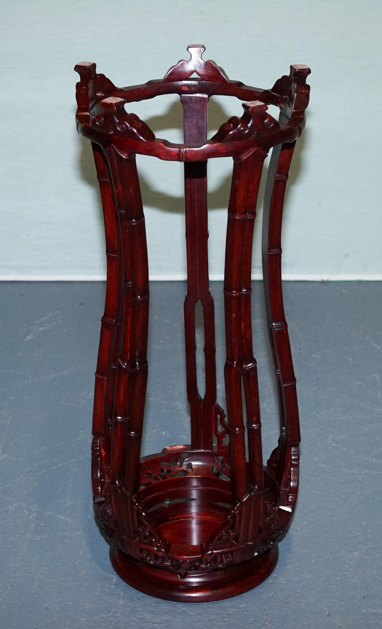 VINTAGE CHINESE CARVED HARDWOOD PLANT PEDESTAL BAMBOO MOTiF SHANGHAI TRADEMARK in vendita 1