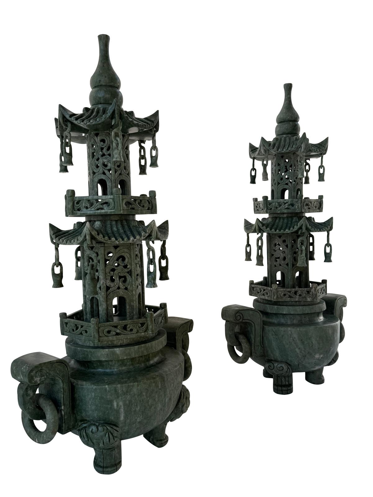 Chippendale cinese Vintage Chinese Carved Stone Jade 3 Tier Pagoda Palace Lantern Tower-a Pair in vendita