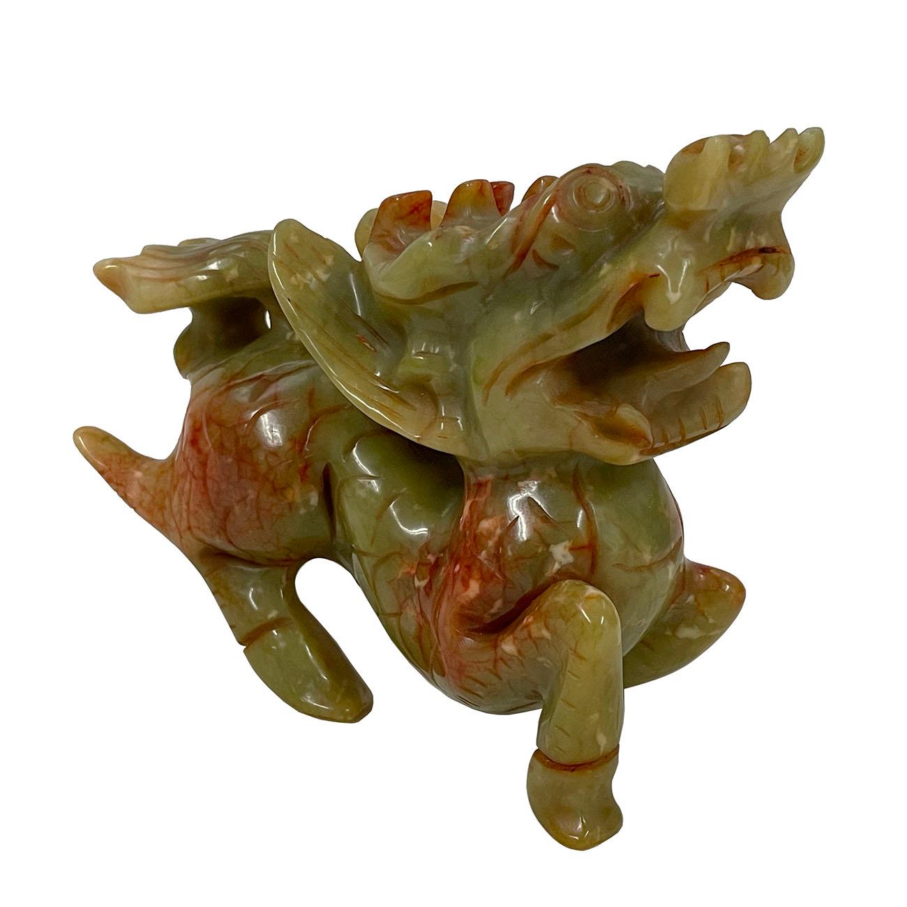 Estatuas chinas vintage de jade tallado Kilim - un par siglo XX en venta