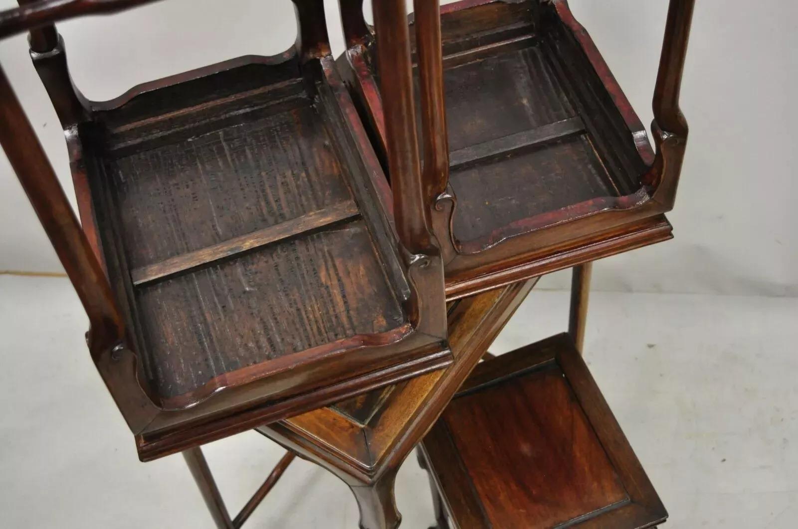 Chinesische geschnitzte Vintage-Beistelltische aus Rosenholz mit Pfotenfüßen und Schnitzereien, 4er-Set im Angebot 4