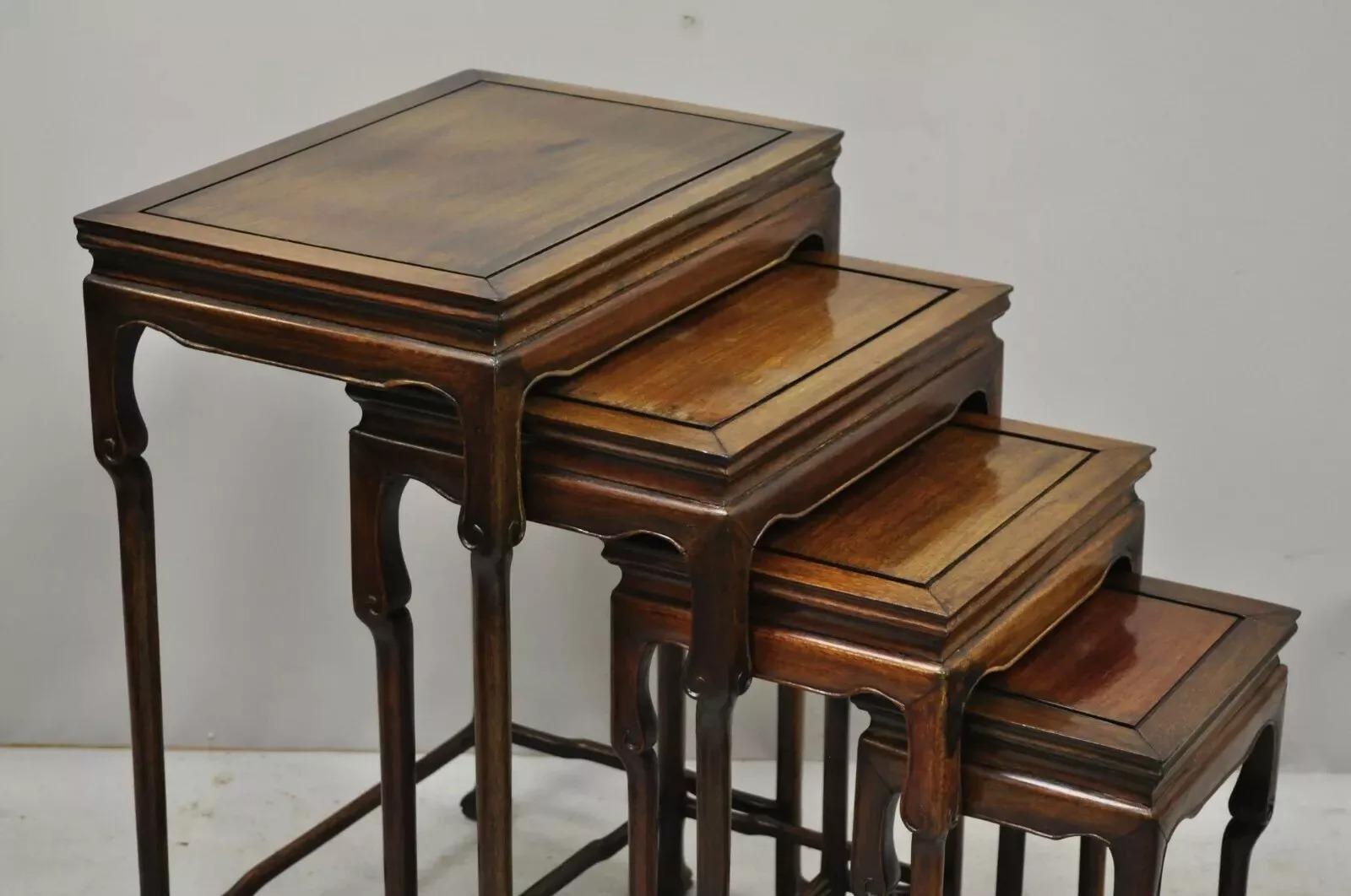 Chinesische geschnitzte Vintage-Beistelltische aus Rosenholz mit Pfotenfüßen und Schnitzereien, 4er-Set (Unbekannt) im Angebot