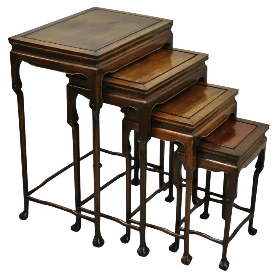 Chinesische geschnitzte Vintage-Beistelltische aus Rosenholz mit Pfotenfüßen und Schnitzereien, 4er-Set im Angebot