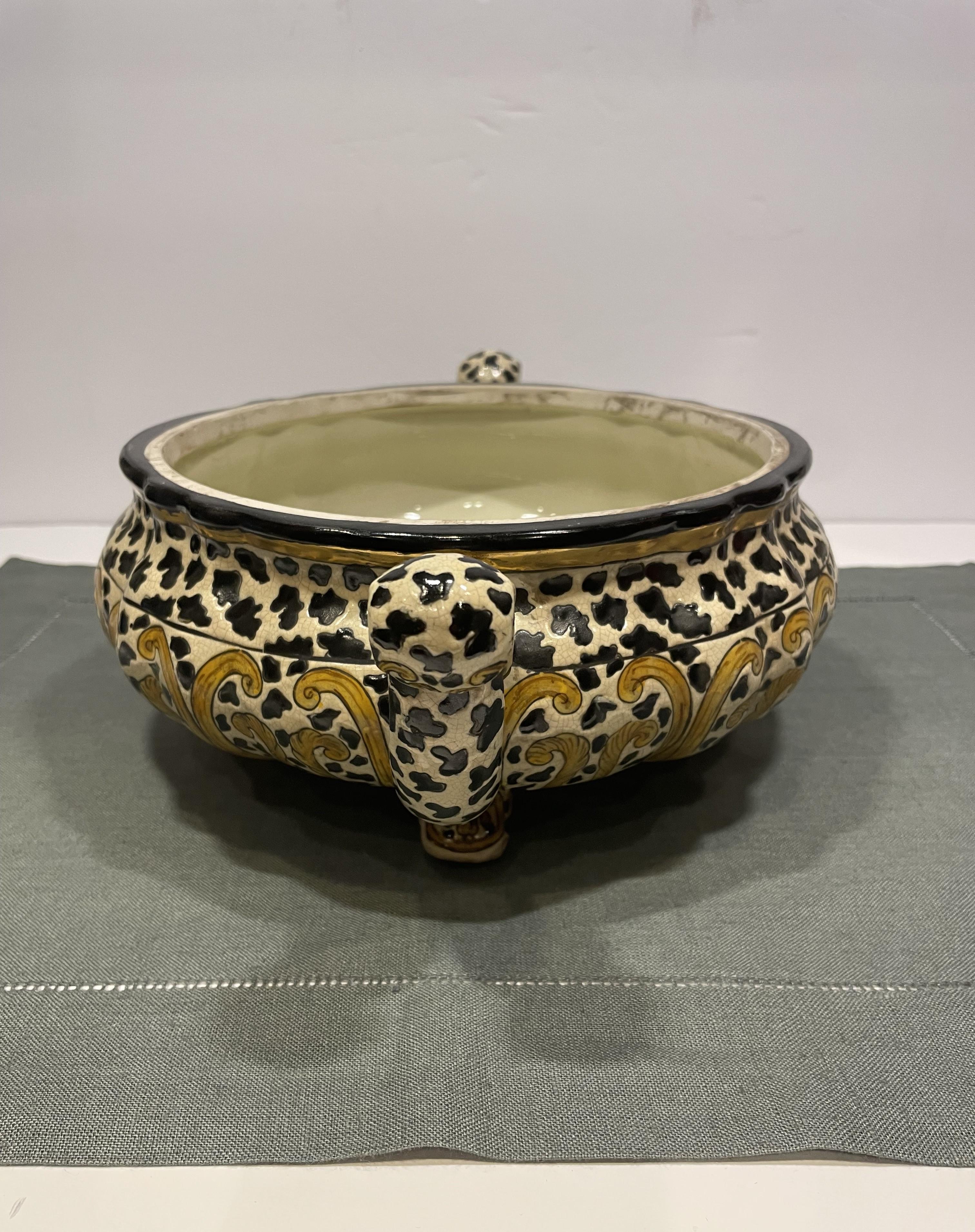 Vintage Chinese Ceramic Decorative Tureen with Abstract Tribal Motif For Sale 3