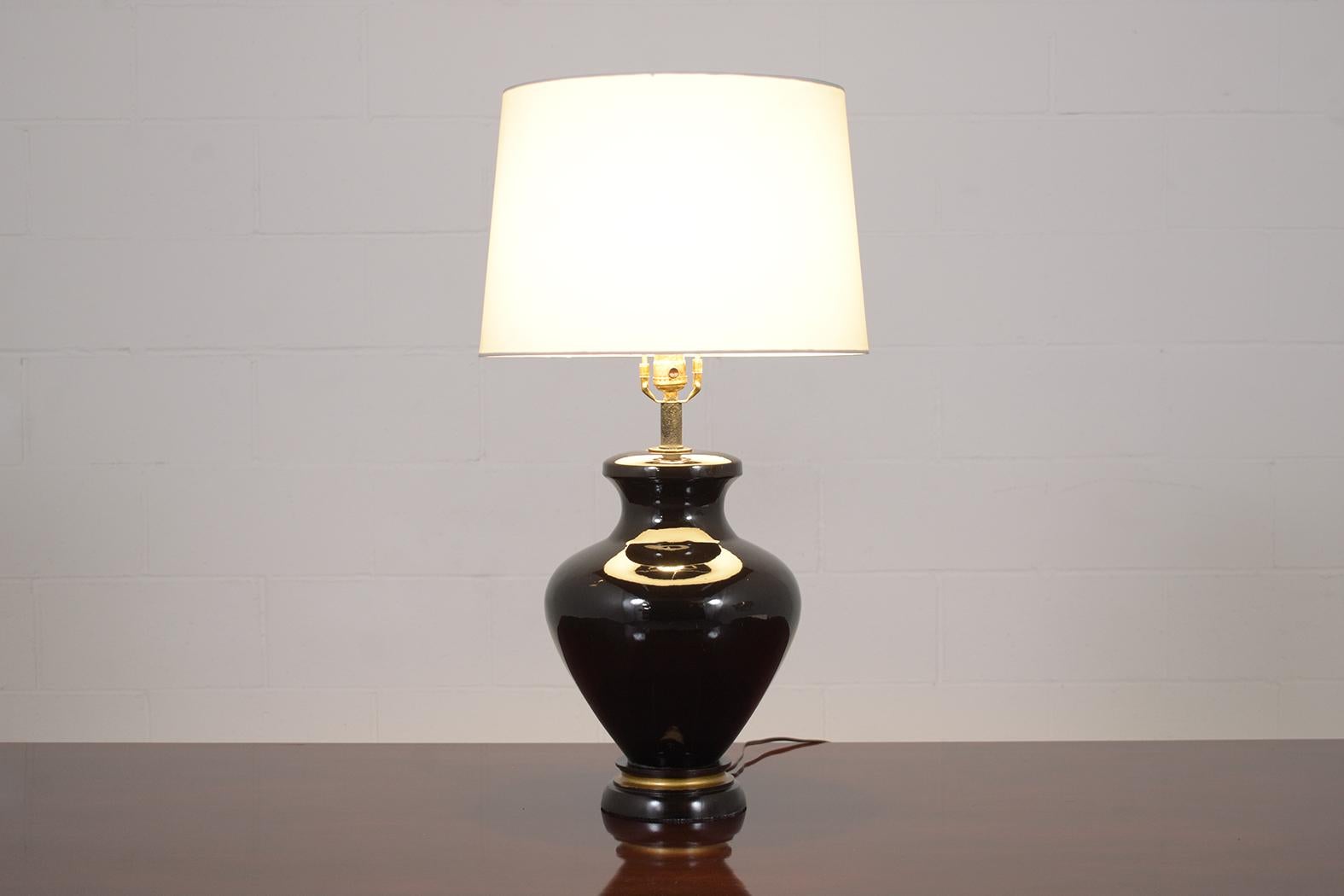 Chinese Export Hand-Painted Vintage Chinese Ceramic Table Lamp For Sale