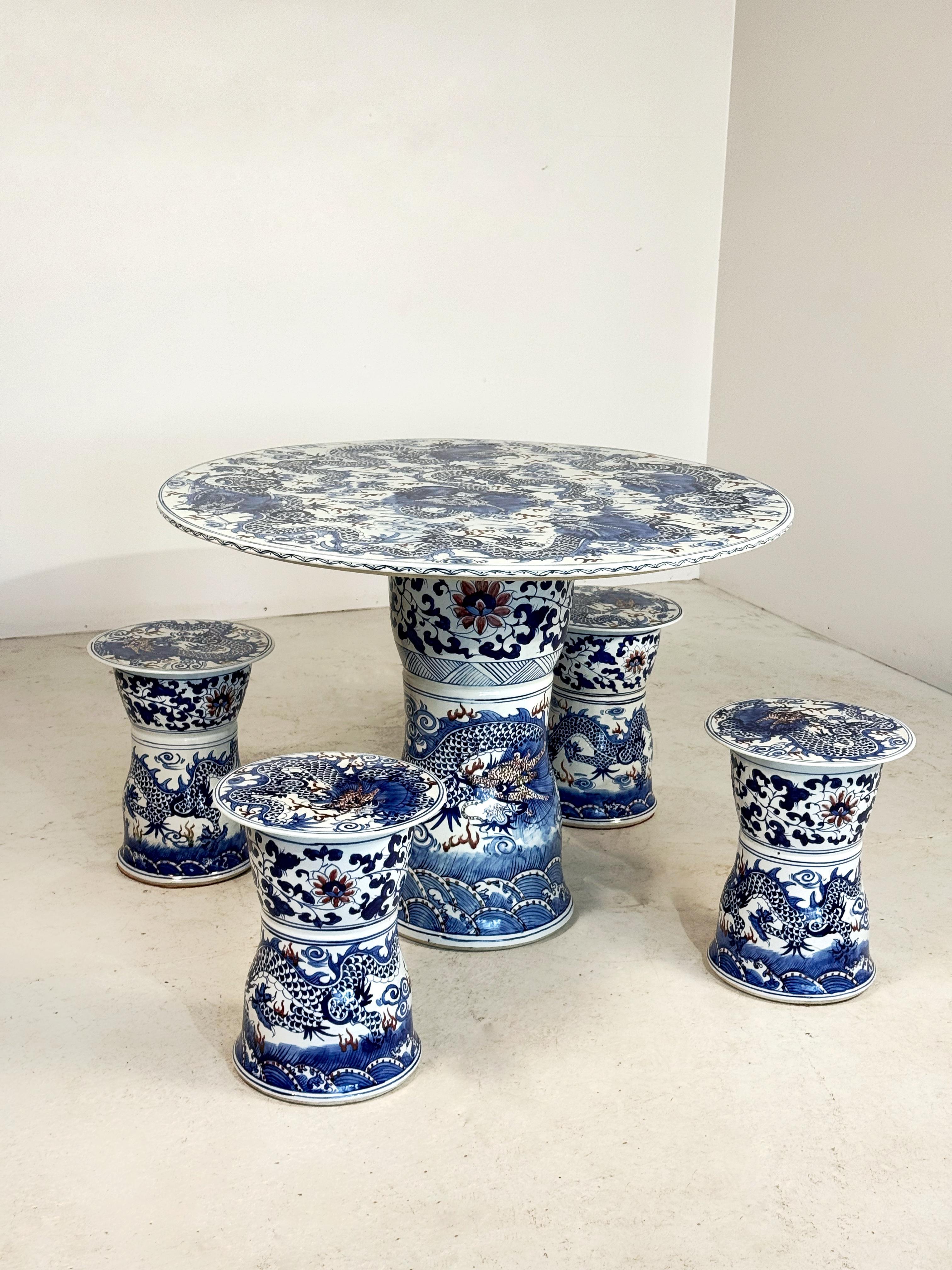 Absolute marvelous Chinese Ceramic Table Set in very good condition.

Set contains 1 table and 4 stools, all in bleu and red dragon figures.

1 stool has a little chip, as you can see on the pictures.

Tabletop in perfect condition.

We also can