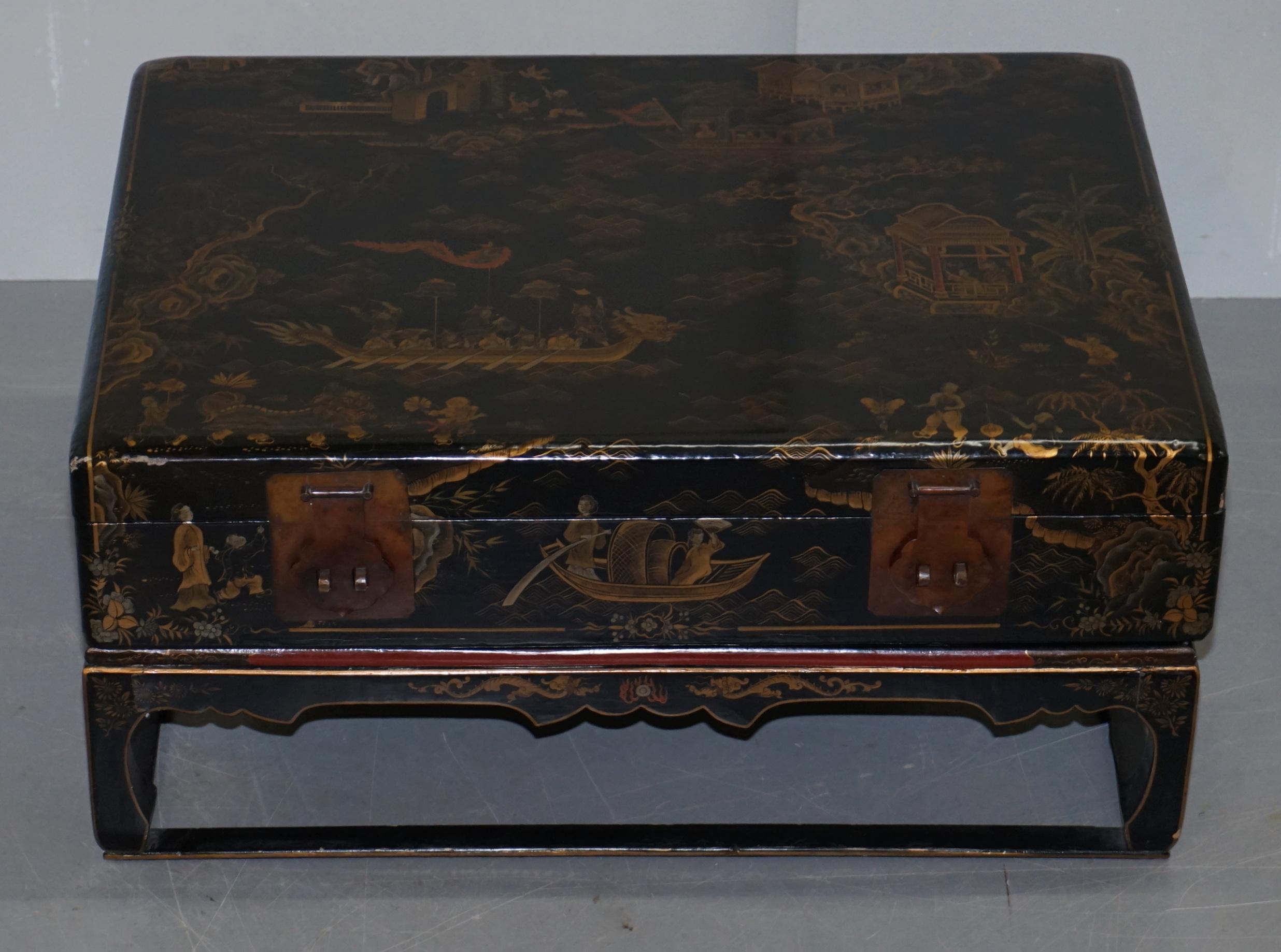We are delighted to offer for sale this lovely vintage circa 1930s Chinese chinoiserie luggage chest coffee table

A good looking and decorative piece, the finish is sublime, this is art furniture from every angle. It’s based on a piece of luggage