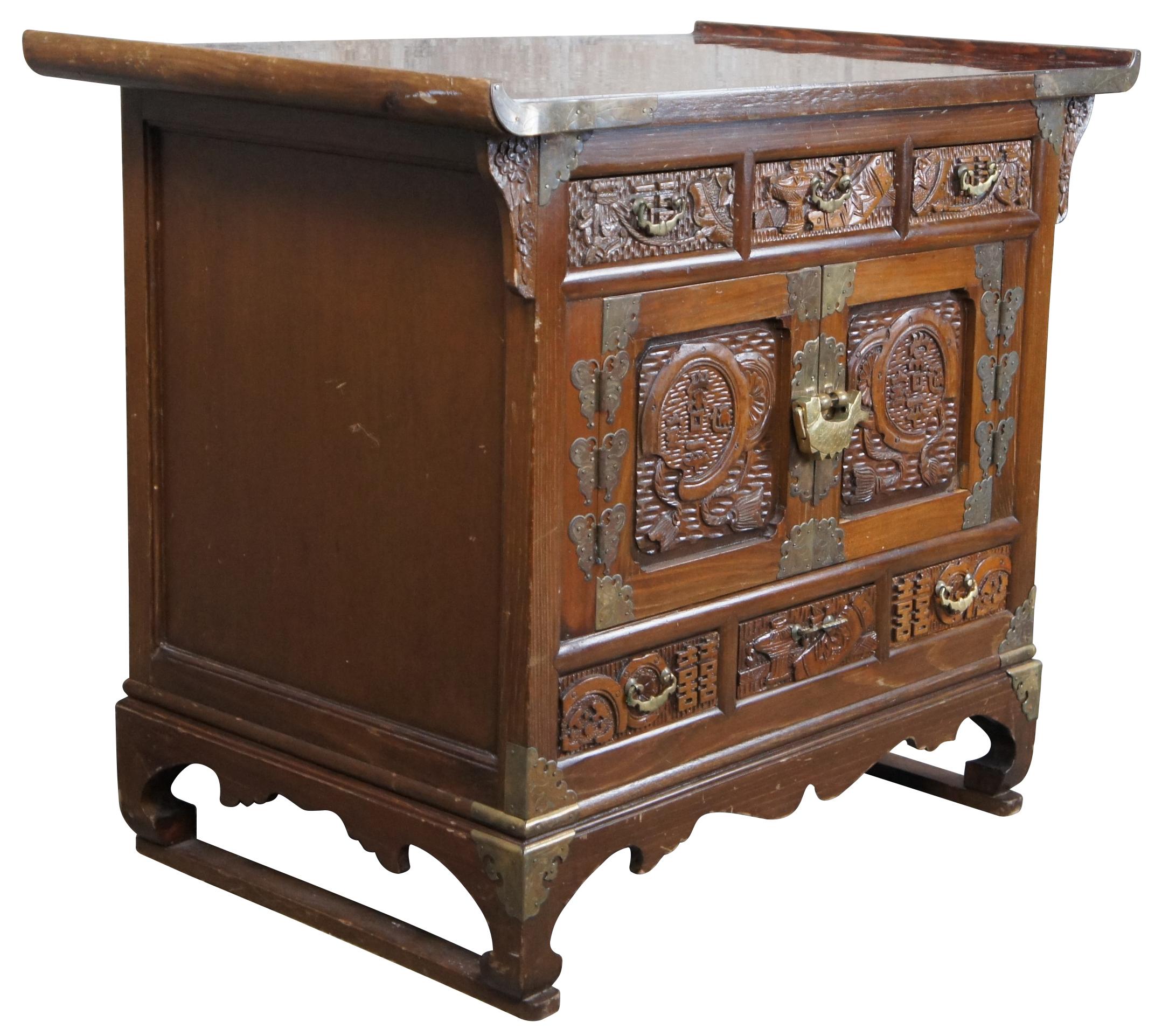 Antique Chinese Chinoiserie Tansu chest, nightstand or side table.  Made of pine with a rosewood top featuring traditional form with six high relief carved drawers that feature brass hardware, flanked by central cabinet, and flared surface with