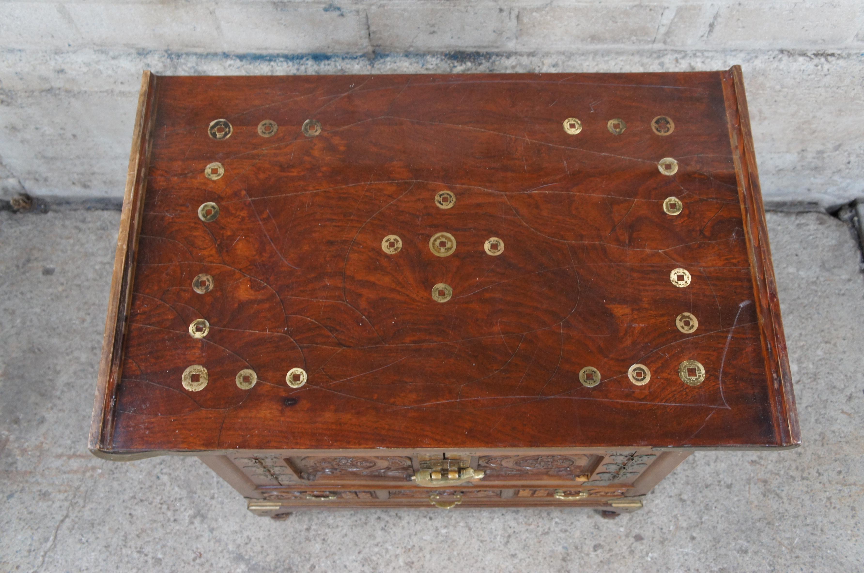 20th Century Vintage Chinese Chinoiserie Tansu Butterfly Chest Nightstand Side Table Cabinet 