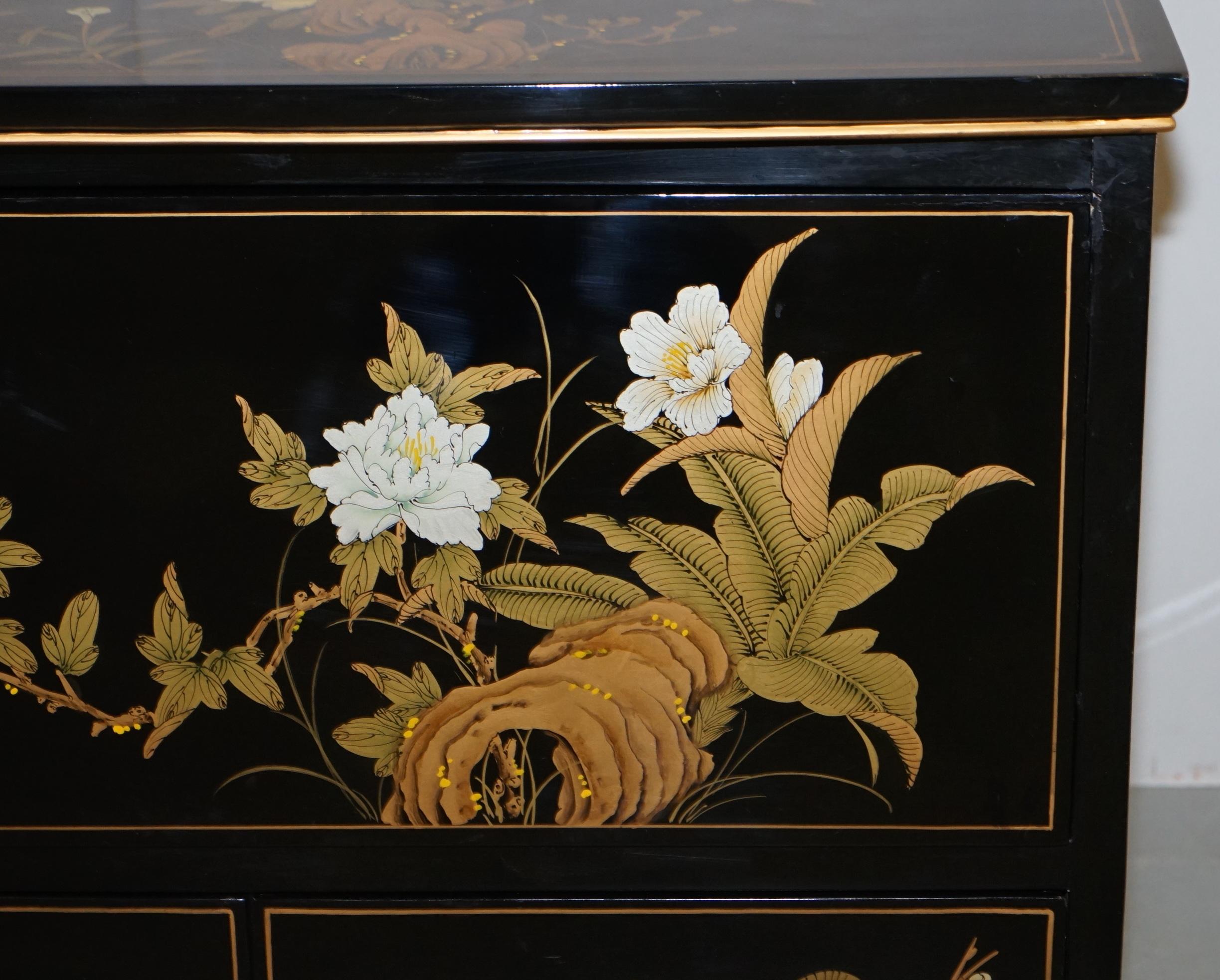 Vintage Chinese Chinoiserie TV Media Stand Black Lacquered Paint Bird & Flowers For Sale 4