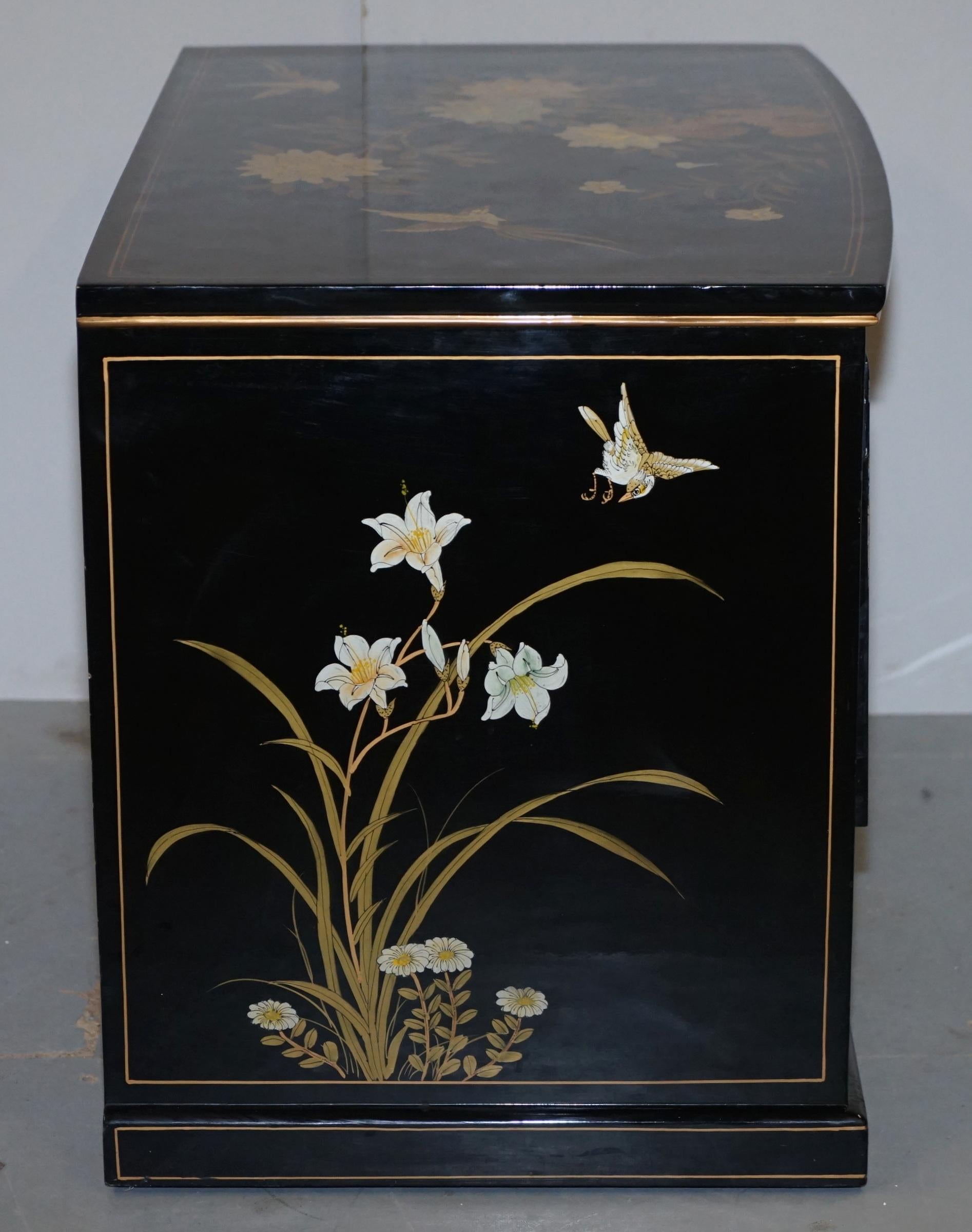 Vintage Chinese Chinoiserie TV Media Stand Black Lacquered Paint Bird & Flowers For Sale 8