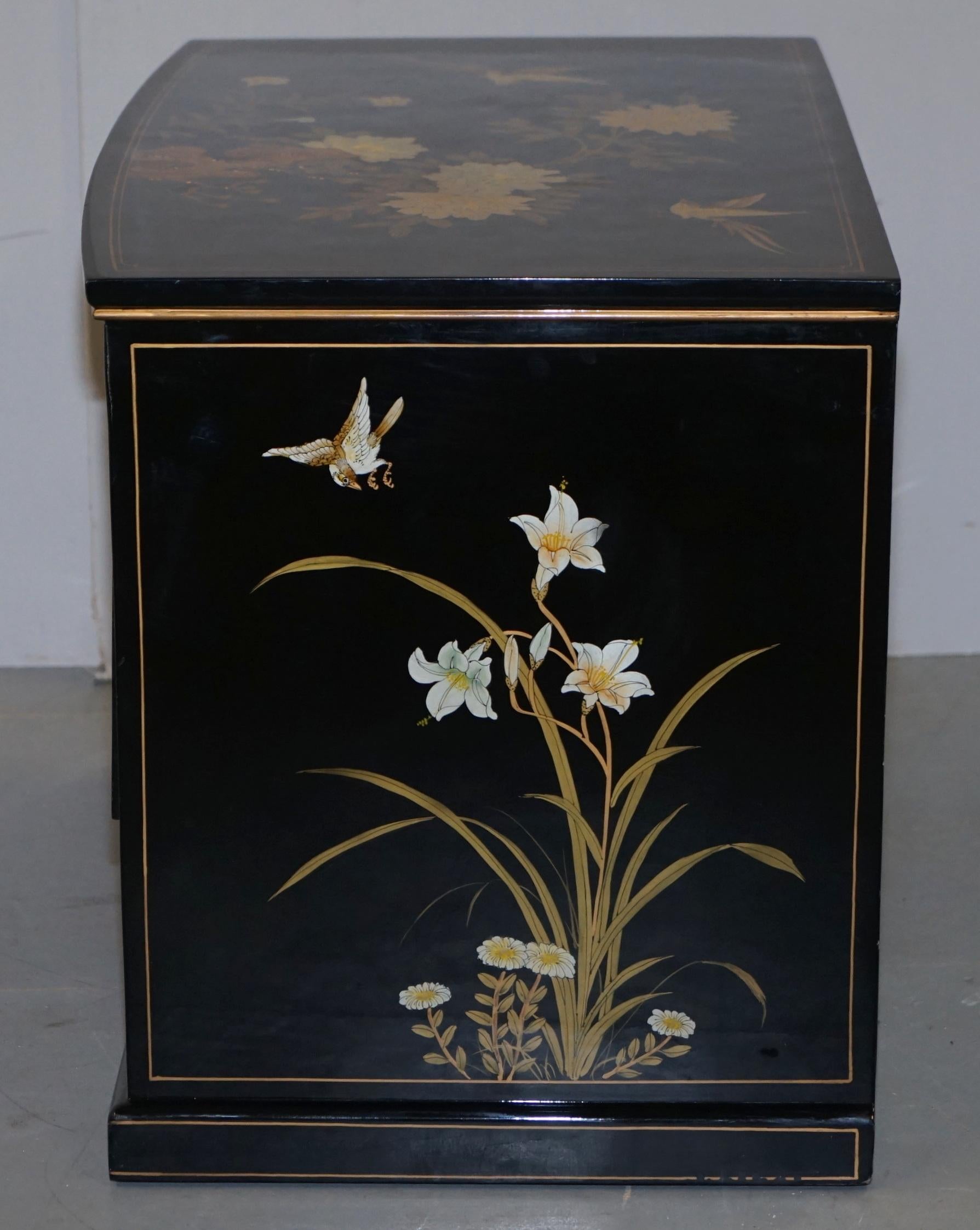 Vintage Chinese Chinoiserie TV Media Stand Black Lacquered Paint Bird & Flowers For Sale 11