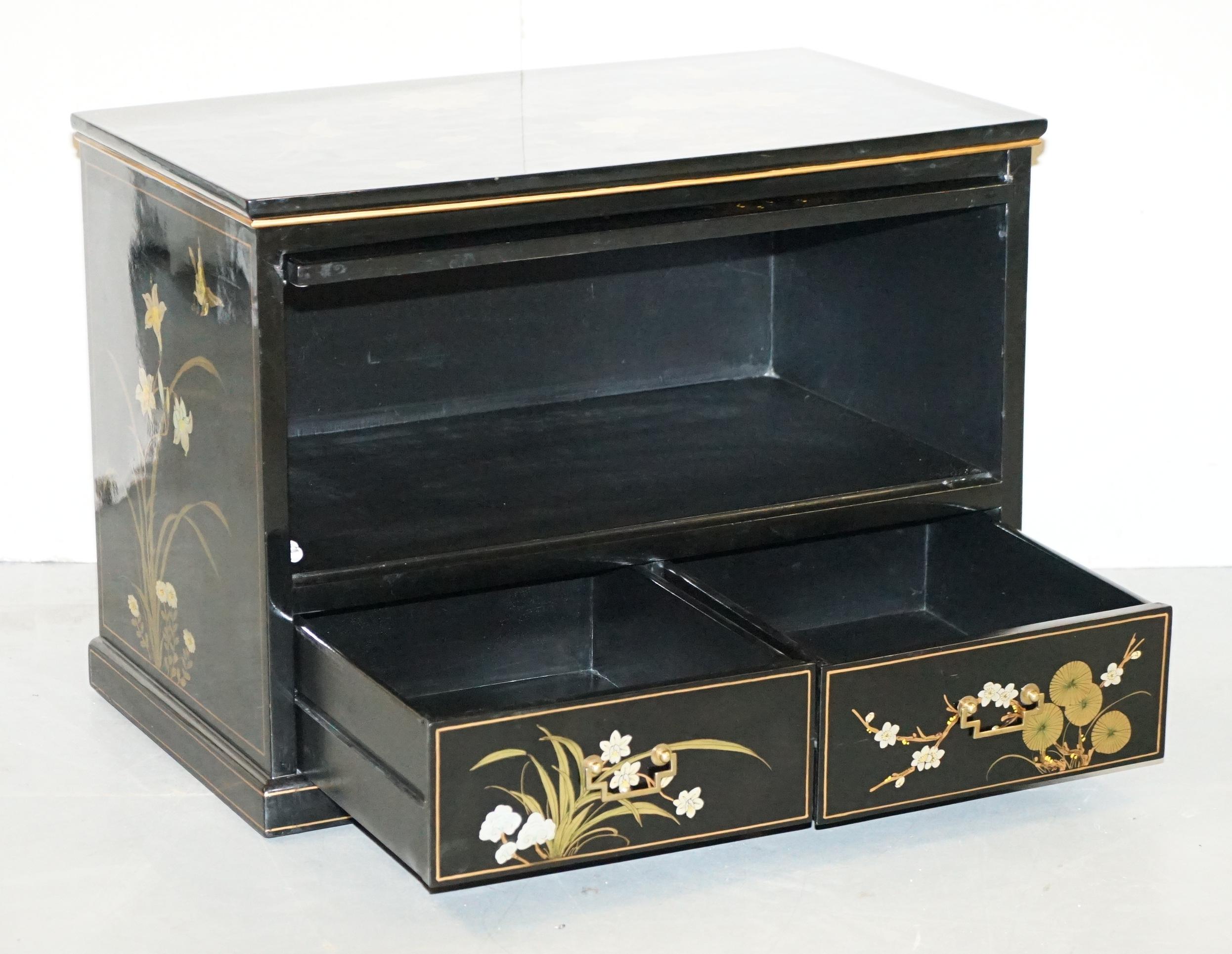 Vintage Chinese Chinoiserie TV Media Stand Black Lacquered Paint Bird & Flowers For Sale 12