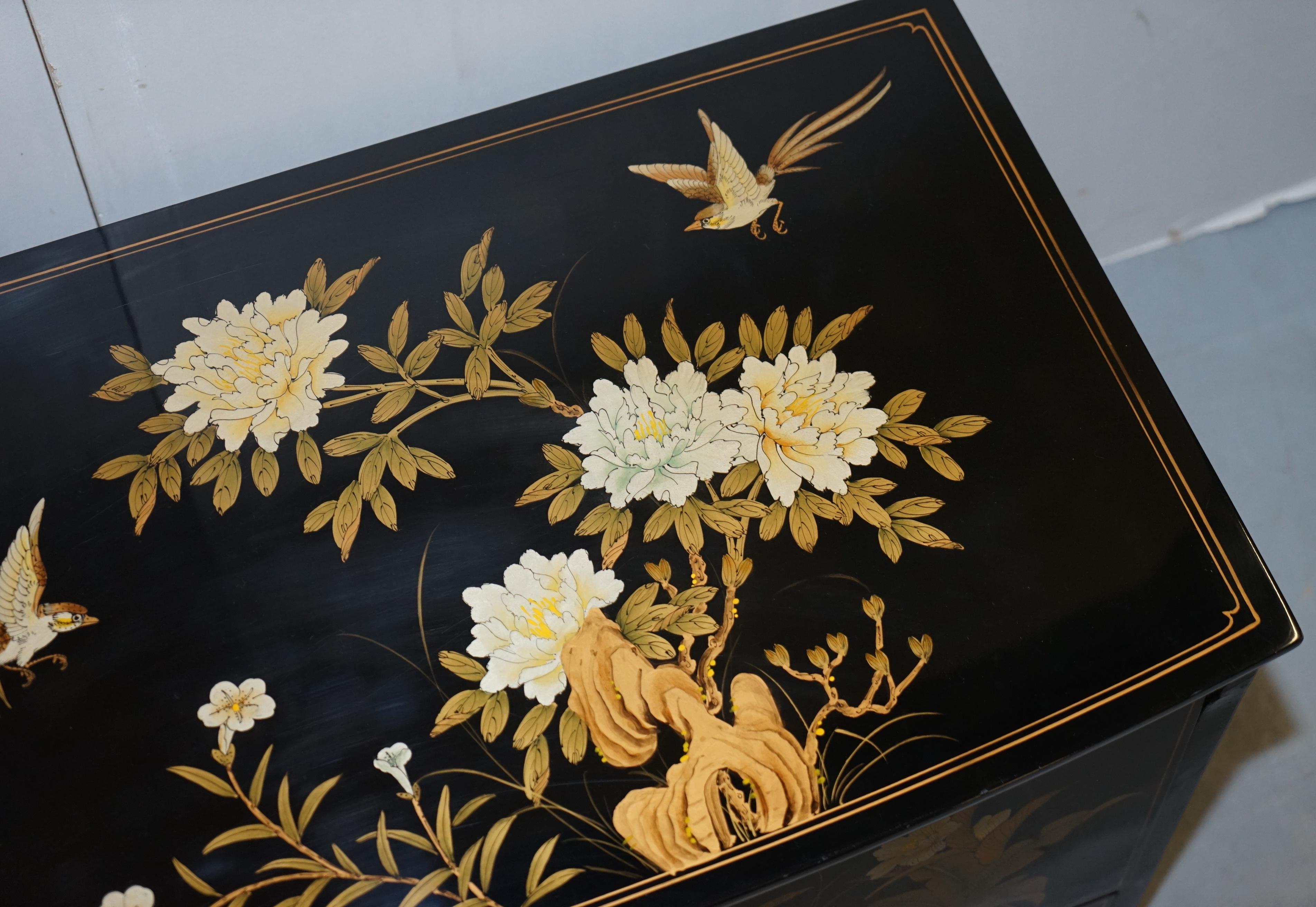 20th Century Vintage Chinese Chinoiserie TV Media Stand Black Lacquered Paint Bird & Flowers For Sale