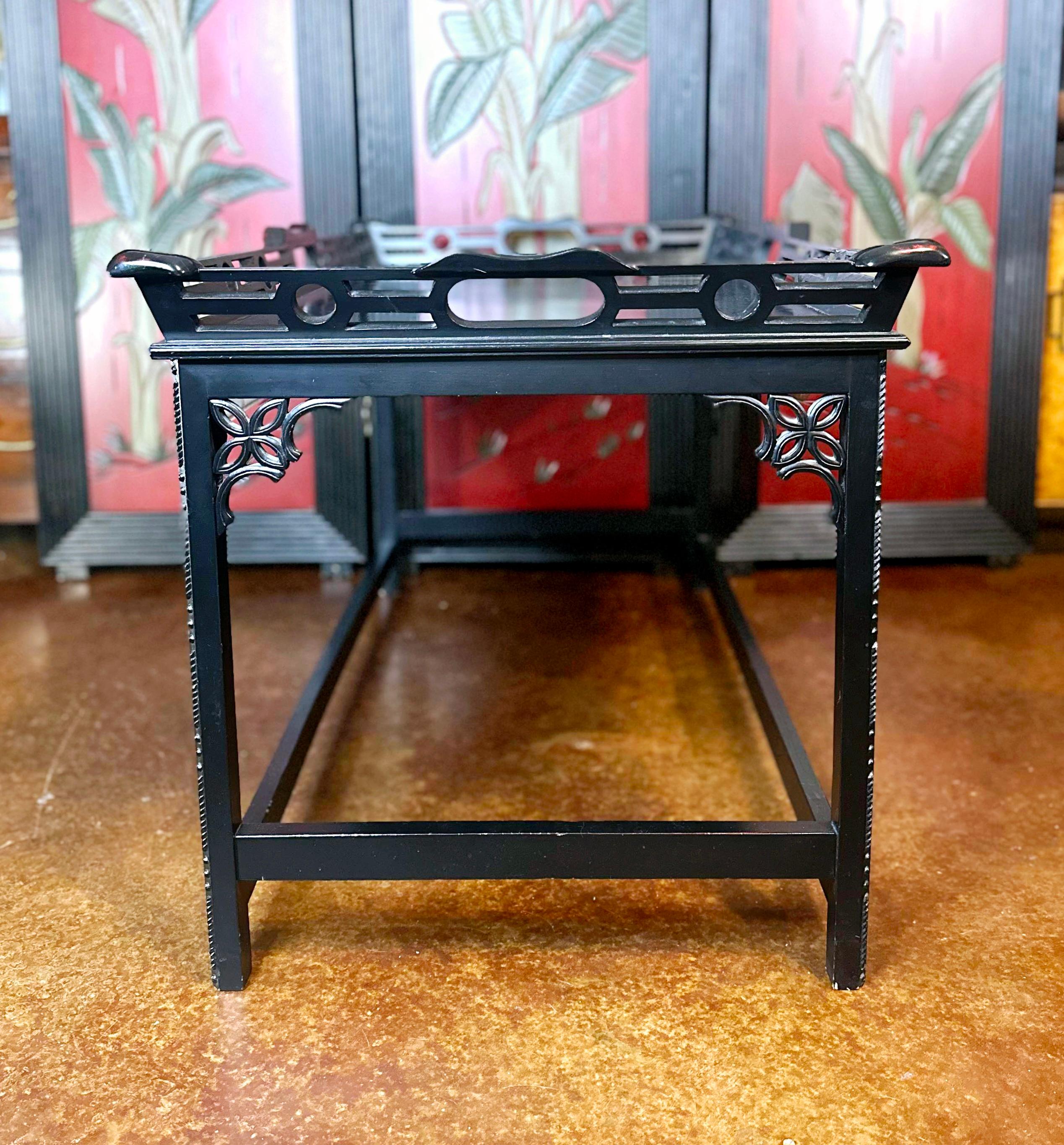 Vintage Chinese Chippendale Style Ebonized Coffee Table In Good Condition For Sale In Waxahachie, TX