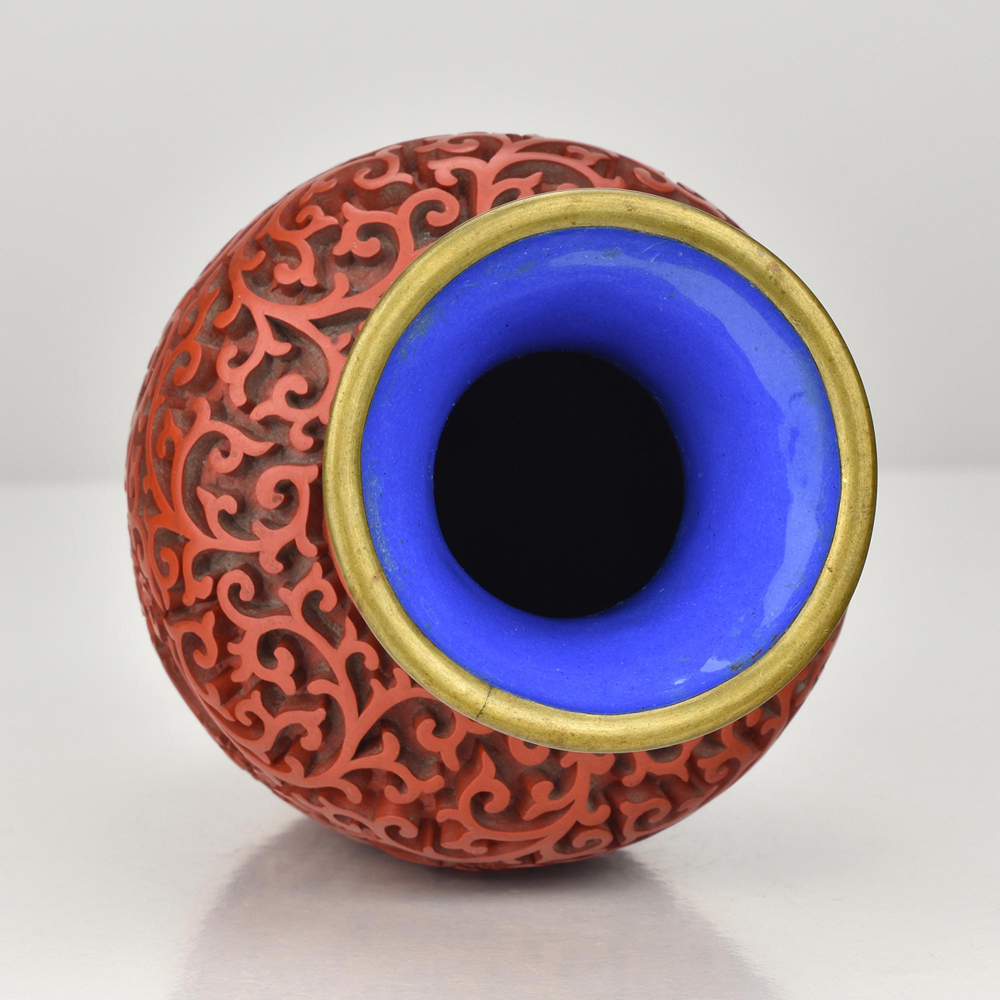 Vaso cinese d'epoca in lacca cinabro con motivi di drago In condizioni buone in vendita a Bad Säckingen, DE