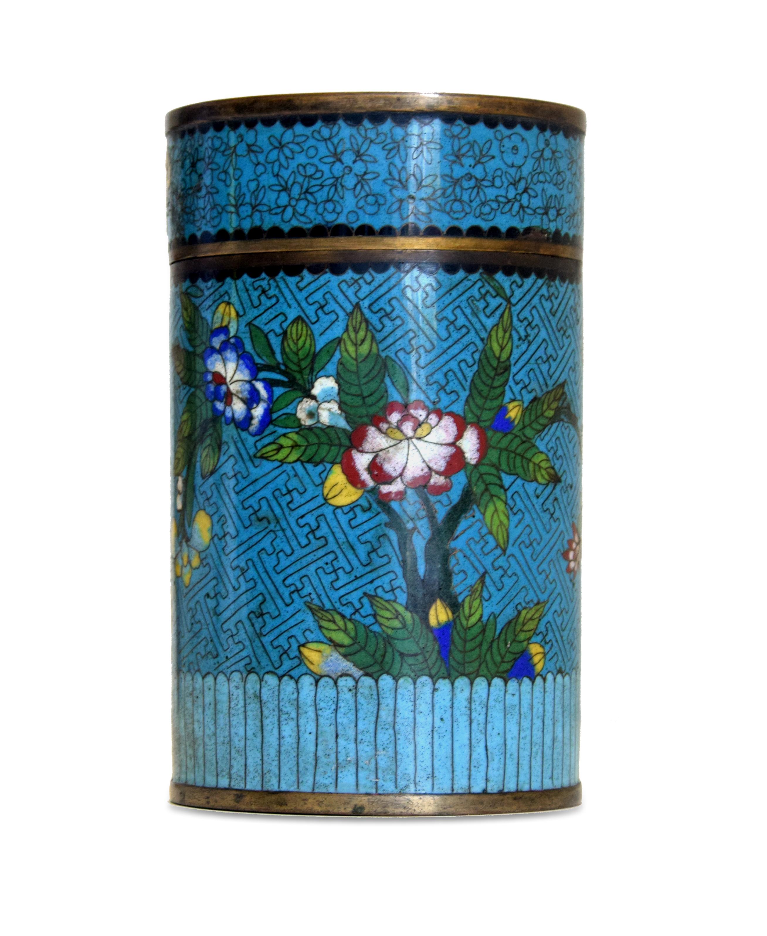 Vintage Chinese Cloisonné Box, Early 20th Century In Good Condition In Roma, IT