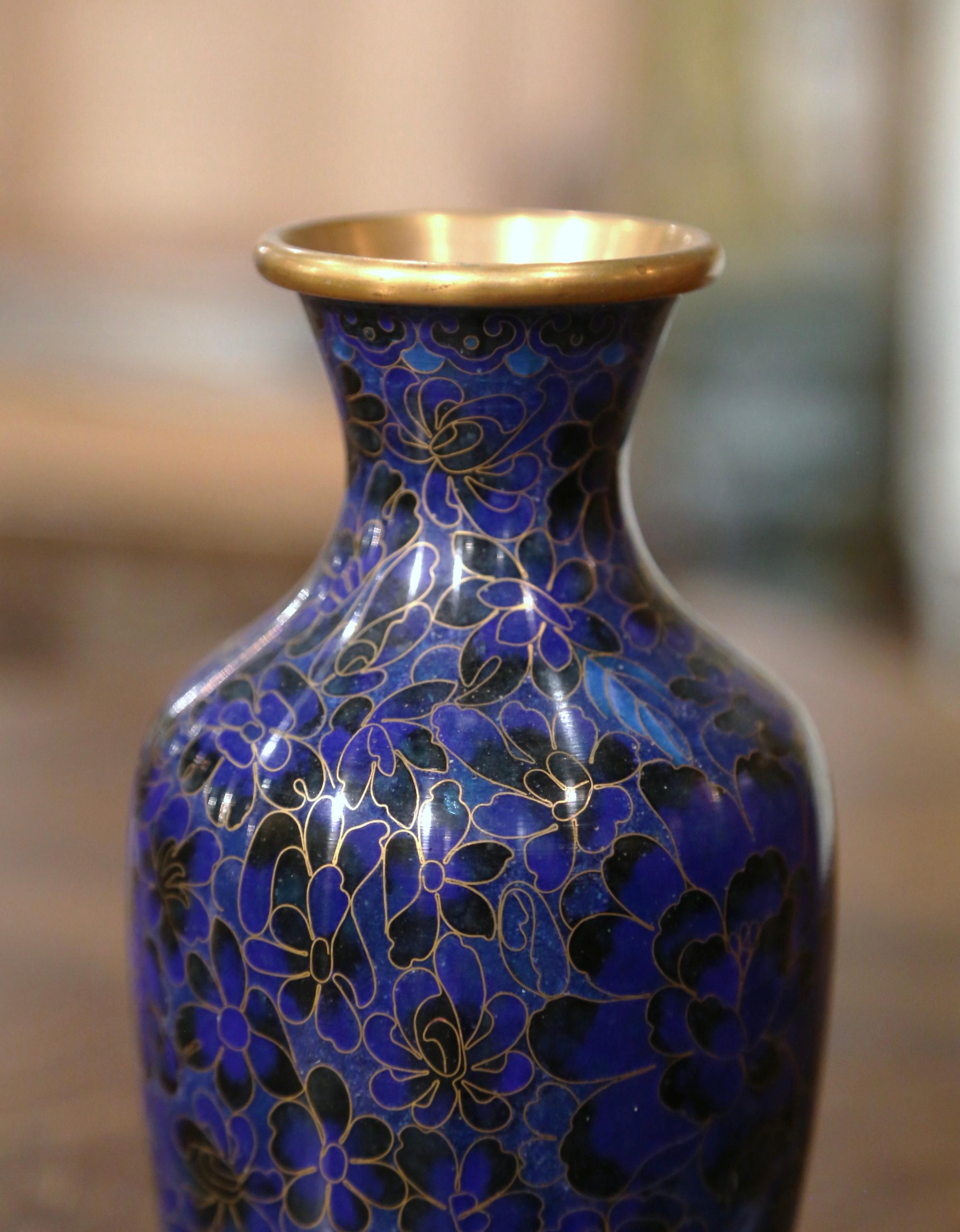  Vase chinois vintage en émail cloisonné champlevé avec motifs floraux  Excellent état - En vente à Dallas, TX