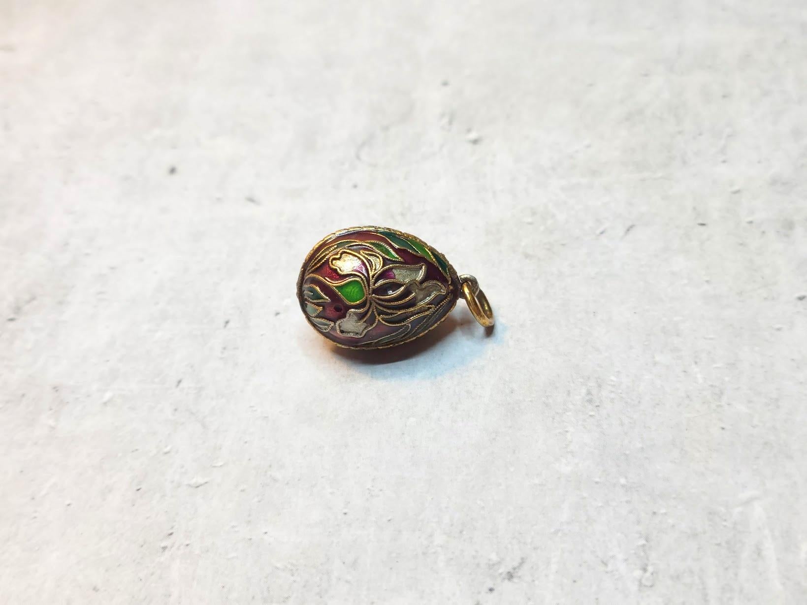 Women's or Men's Vintage Chinese Cloisonne Enamel Egg Pendant For Sale