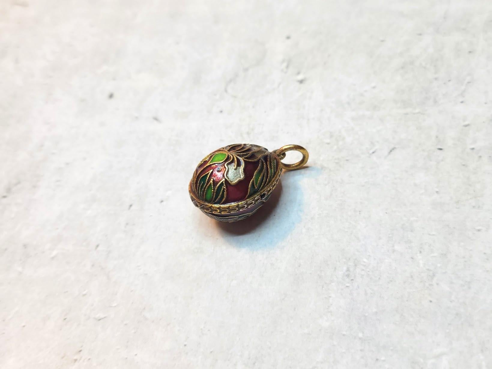 Vintage Chinese Cloisonne Enamel Egg Pendant For Sale 1