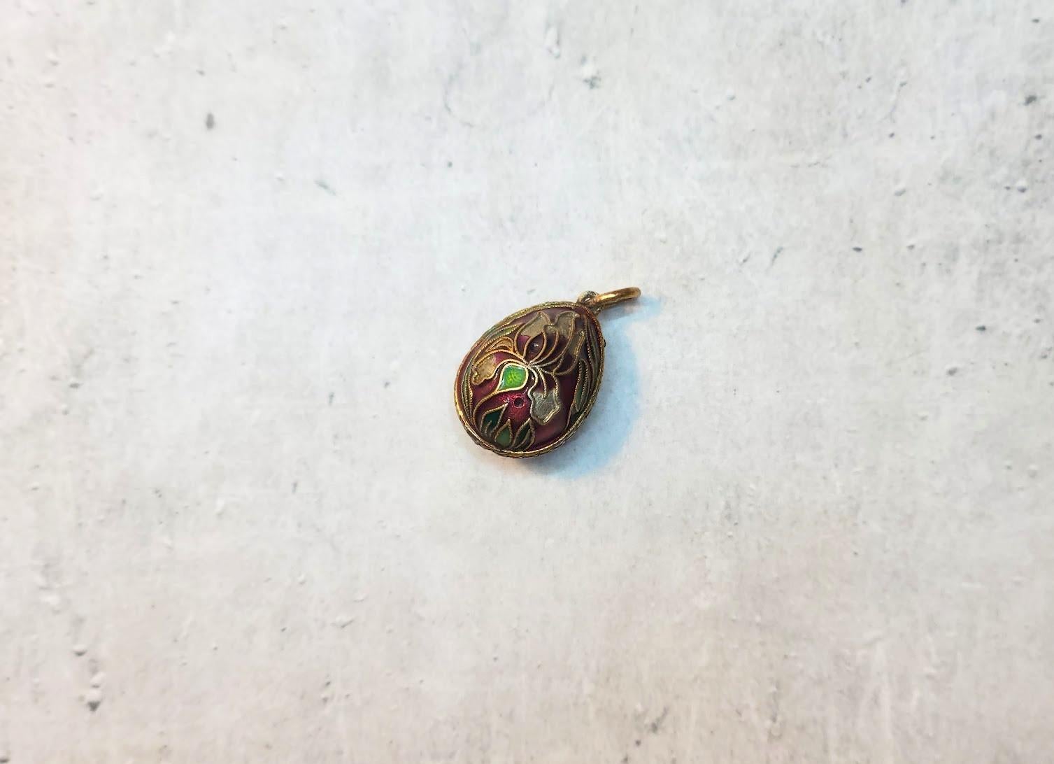 Vintage Chinese Cloisonne Enamel Egg Pendant For Sale 2