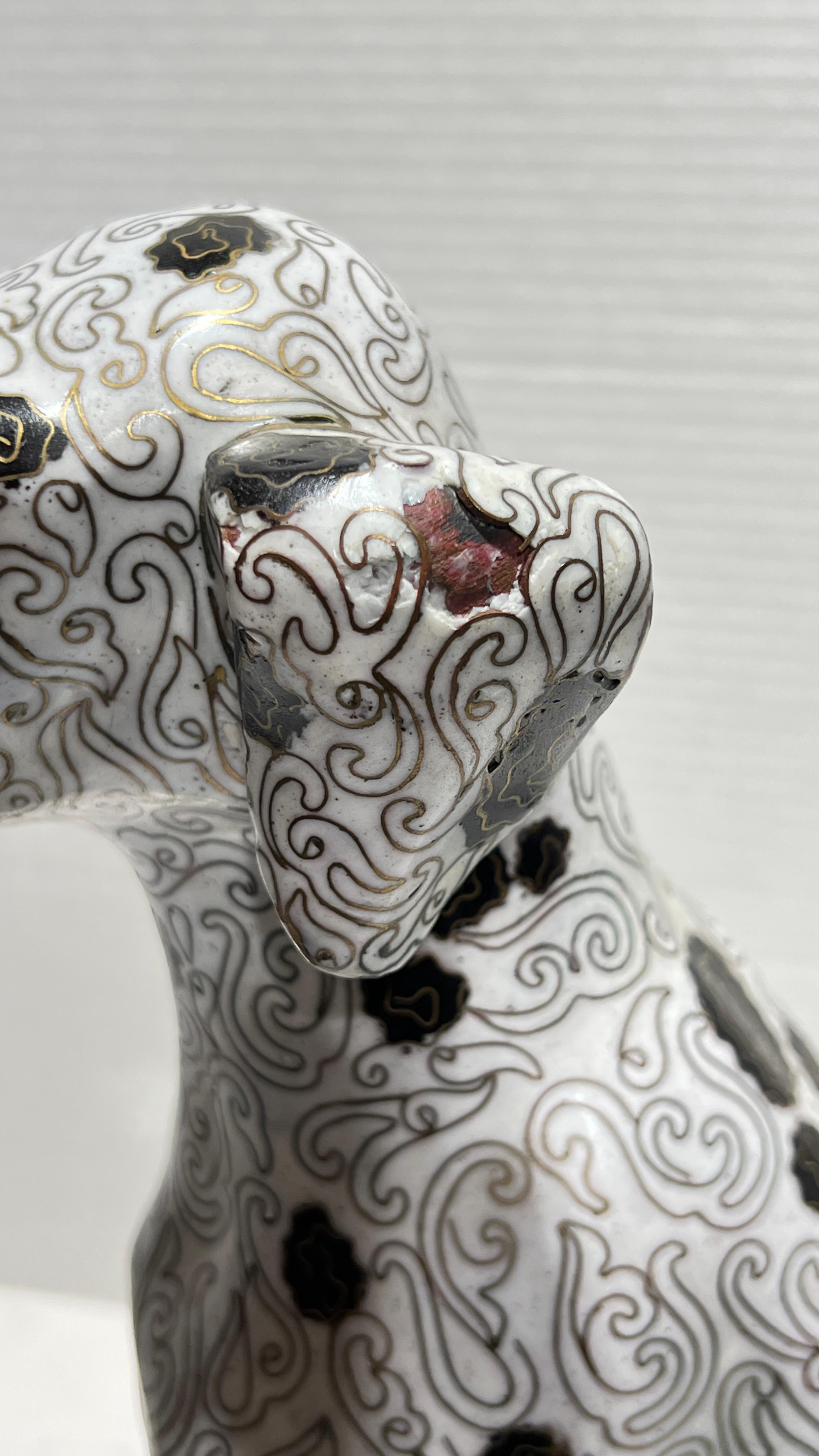 Figura china vintage de cloisonné de un cachorro dálmata sentado Cloissoné