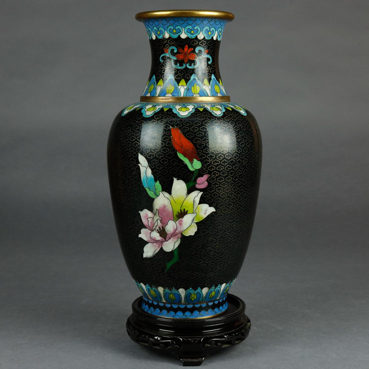 Vintage Chinese Cloisonne Floral Garden Enameled Brass Vase, Original Box In Good Condition In Big Flats, NY