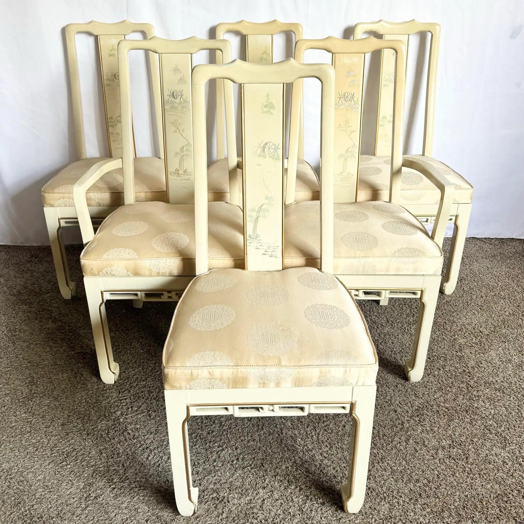 Verschönern Sie Ihre ROOMS mit den cremefarbenen chinesischen Esszimmerstühlen im Vintage-Stil - einem Sechser-Set mit handgemalter Eleganz und anmutigem asiatischem Design.
 

 Einige Verfärbungen auf der Oberfläche und Verschleiß der Farbe, wie