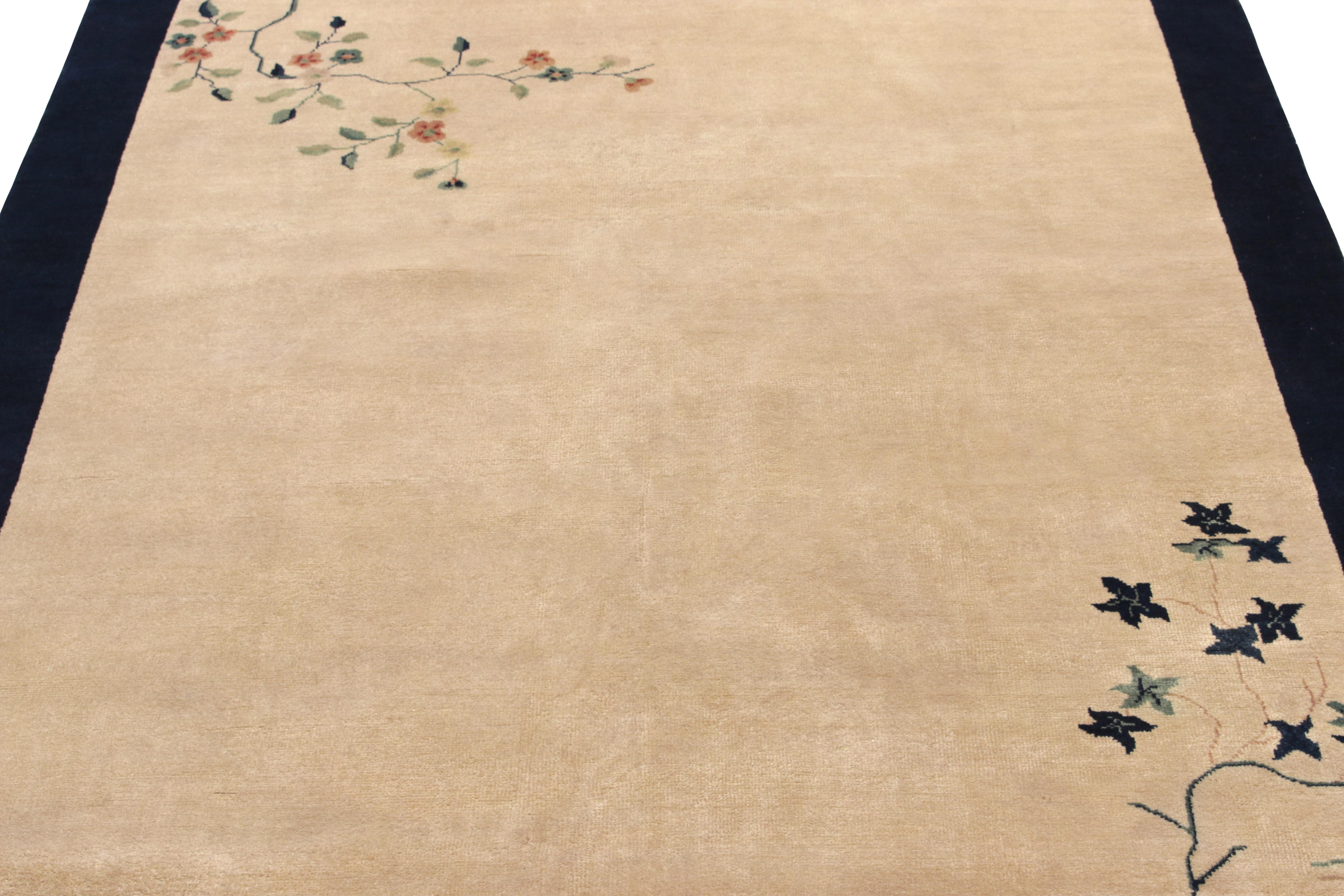 Chinesischer Deko-Teppich im Vintage-Stil in Blau, Beige, Teal, Rot mit Blumenmuster von Teppich & Kelim (Indisch) im Angebot