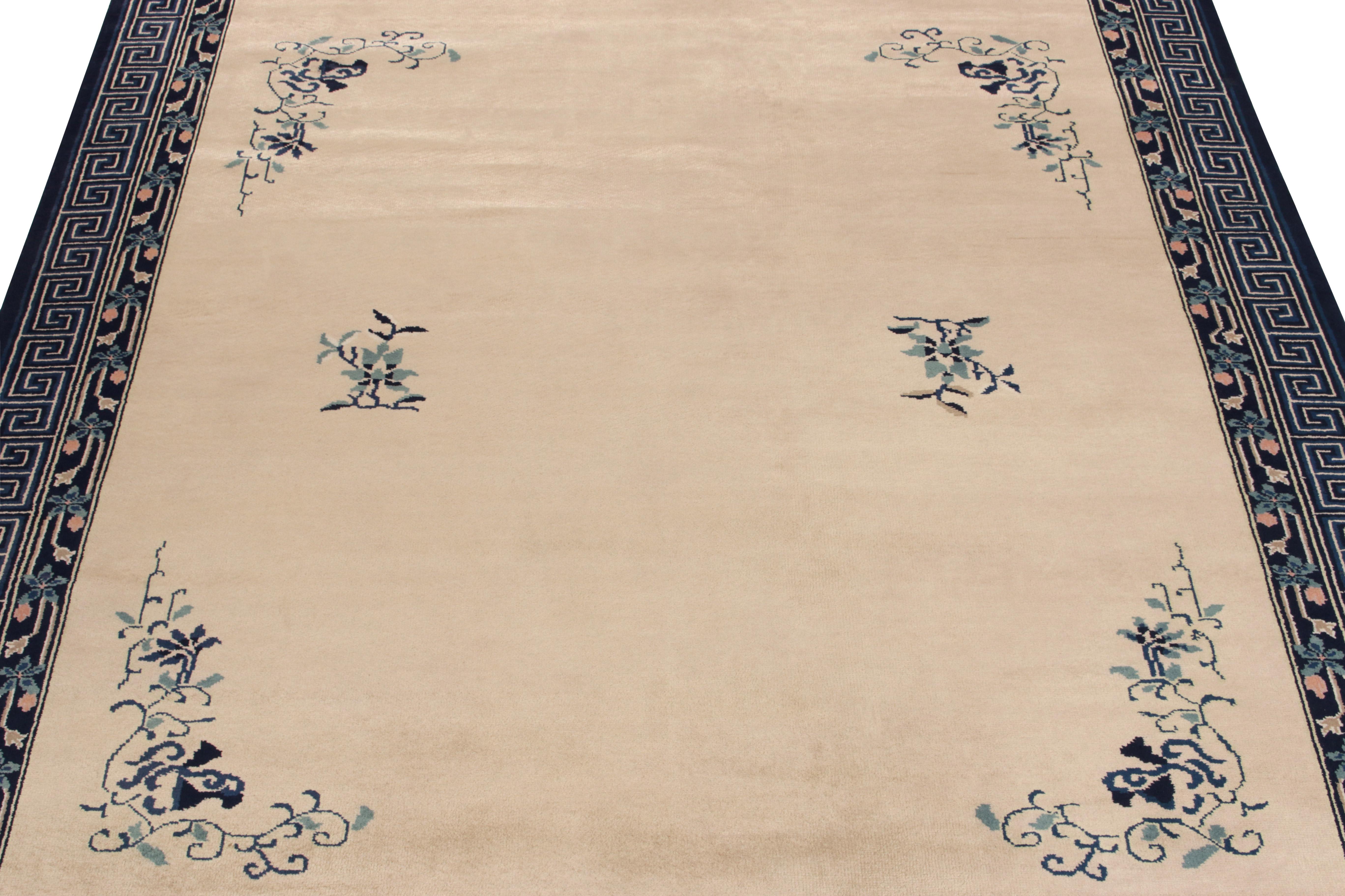 Chinesischer Deko-Teppich im Vintage-Stil in Beige, Blau und Grün mit Blumenmuster von Teppich & Kelim (Indisch) im Angebot