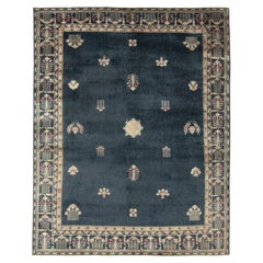 Chinesischer Deko-Teppich im Vintage-Stil in Blau, Beige und Braun mit Blumenmuster von Teppich & Kelim