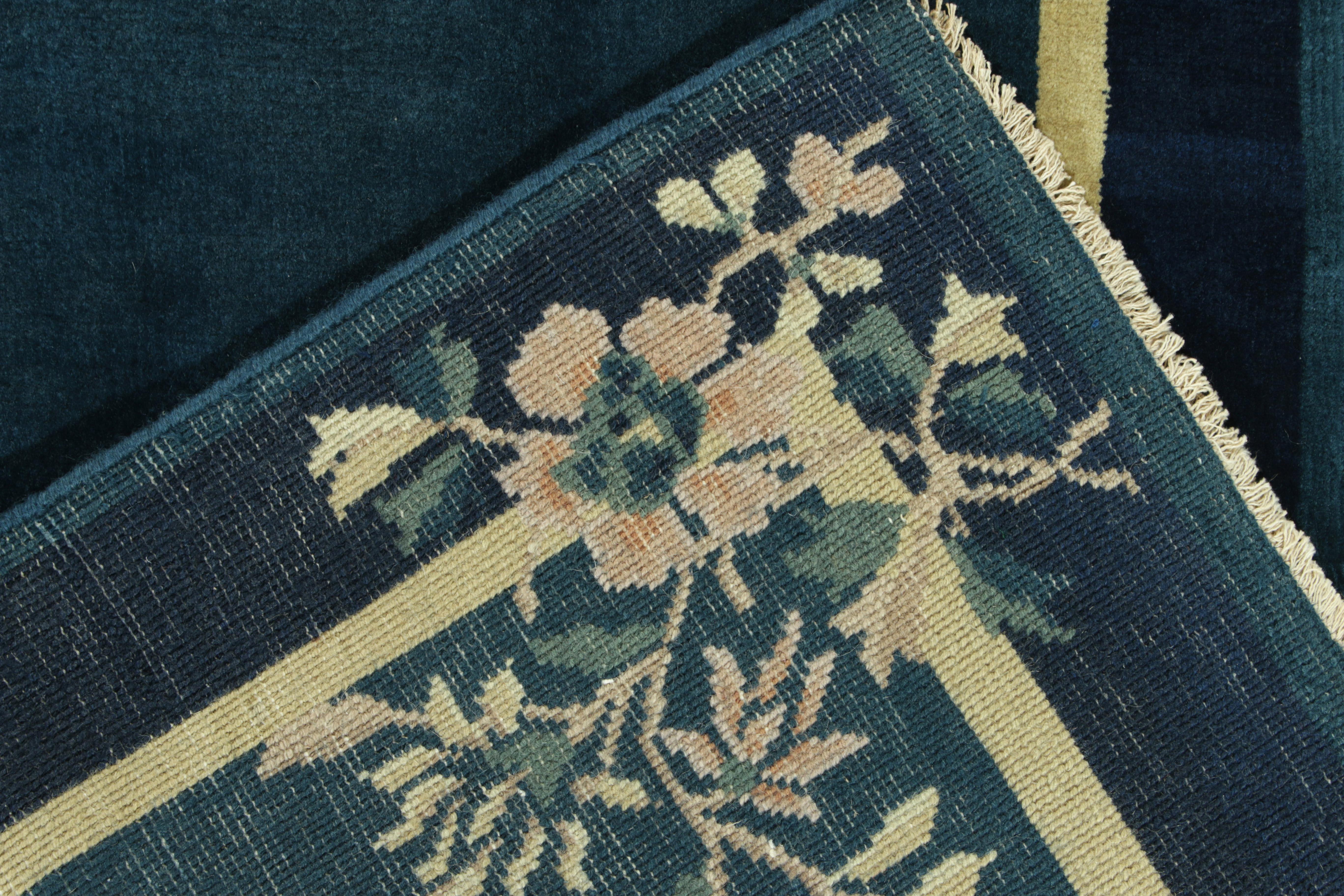 Chinesischer Vintage-Teppich im Vintage-Deko-Stil in Tiefblau, Gold, Floral-Muster von Teppich & Kelim (Handgeknüpft) im Angebot