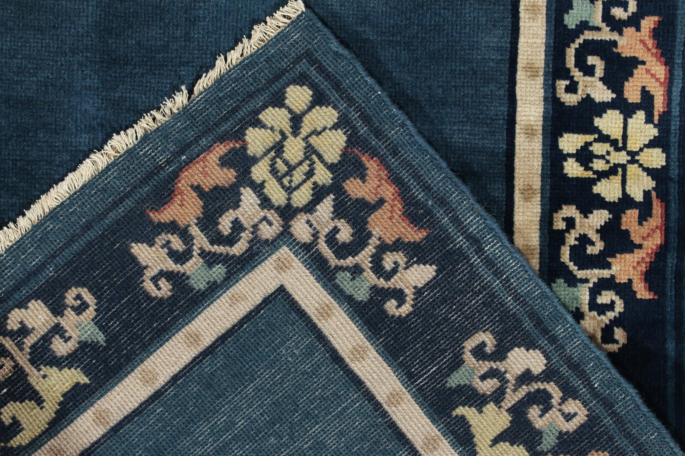Chinesischer Vintage-Teppich im Deko-Stil im Vintage-Stil in Tiefblau mit Blumenmuster von Teppich & Kelim (Handgeknüpft)