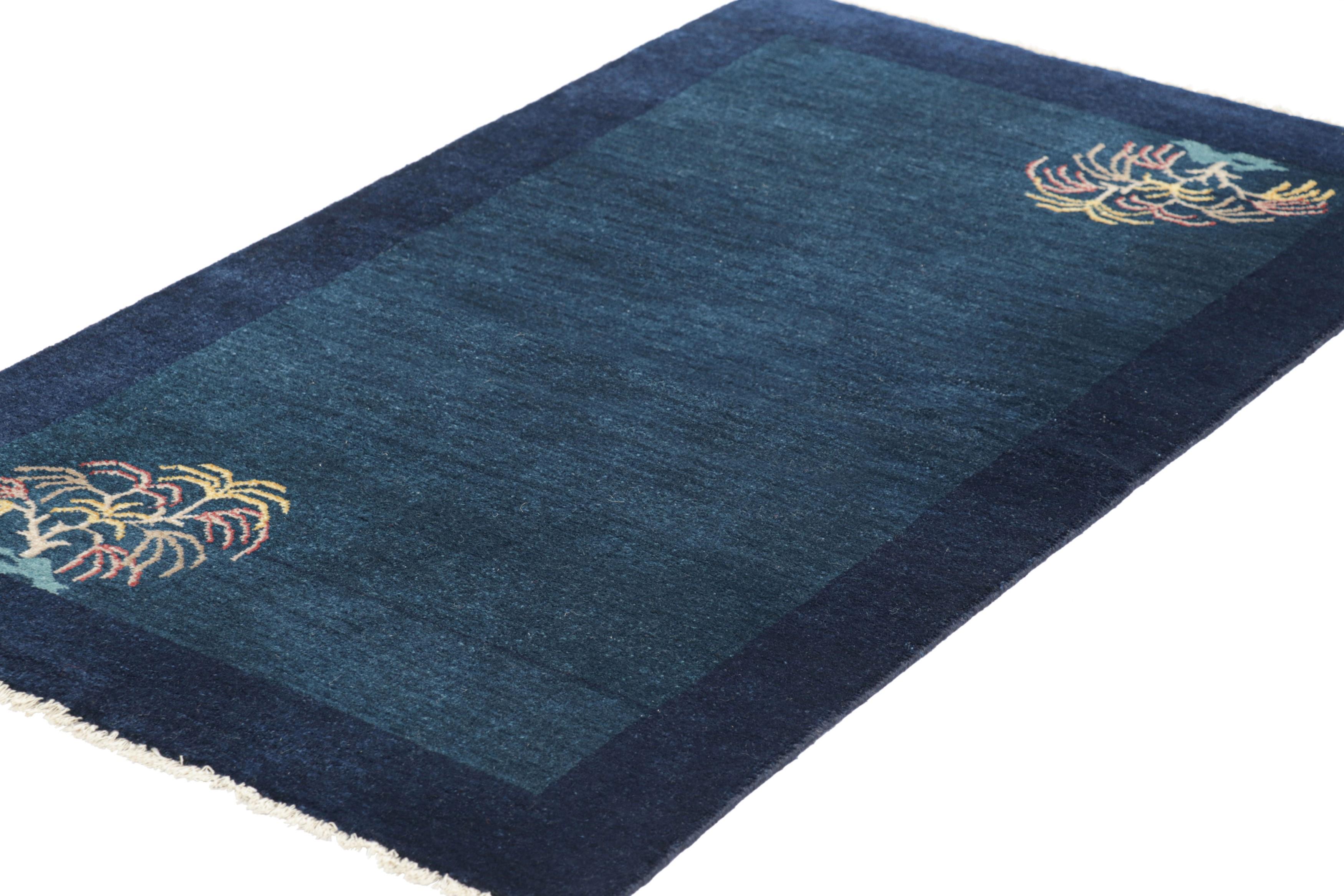 Alfombra vintage de estilo Deco chino con estampado floral azul pastel by Rug & Kilim Indio en venta
