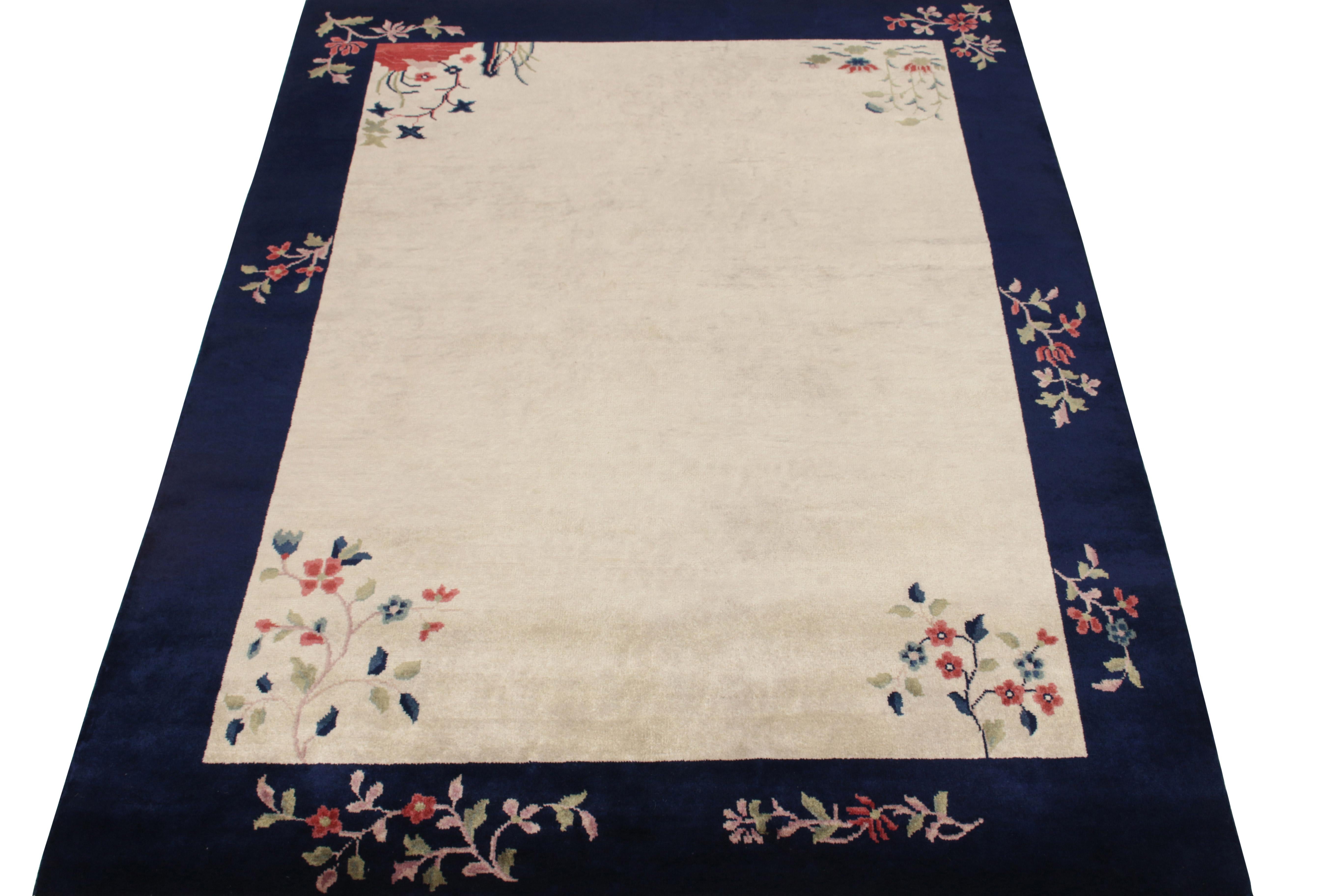 Carrying a healthy pile, this 6 x 8 vintage piece from Rug & Kilim’s Antique & Vintage collection celebrated delicate florals and open field style in the coveted Chinese art deco sensibilities of the 1920s. Hand-knotted in wool, the off white field