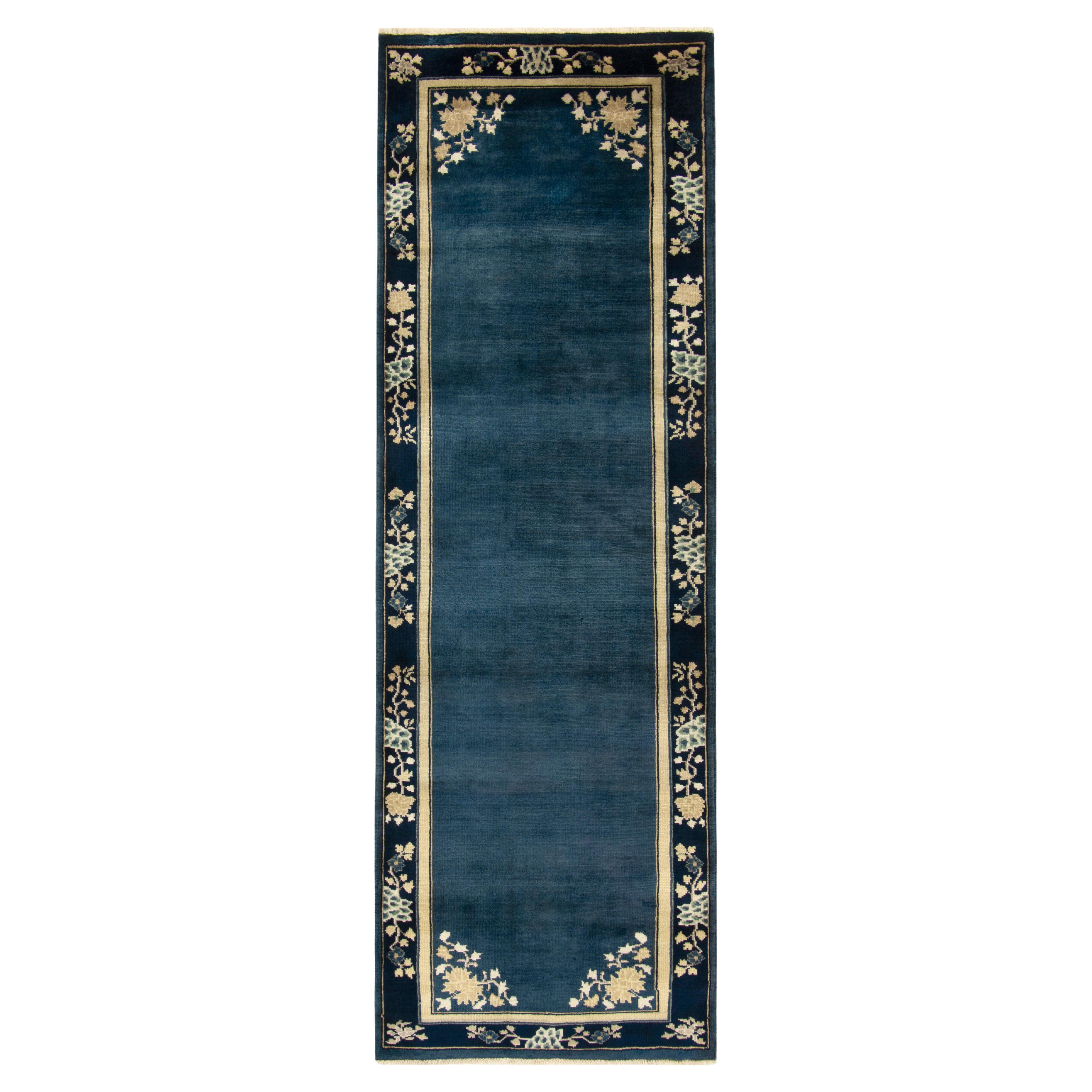 Traves de Mesa estilo Deco Chino Vintage en Azul Profundo Blanco, Floral Dorado by Rug & Kilim en venta