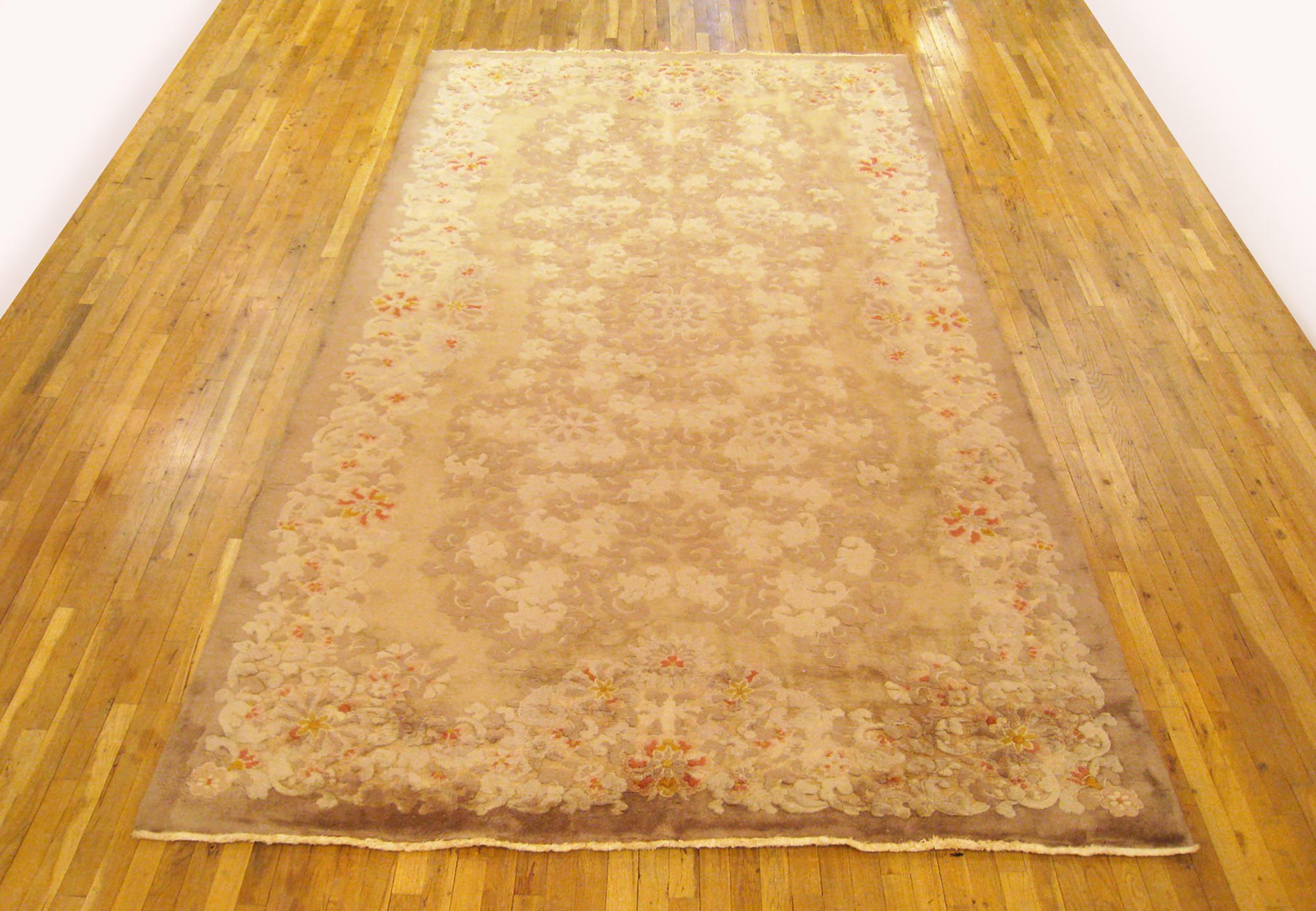 Vintage Chinese Rug, gallery size, circa 1940

A one-of-a-kind antique Chinese Mandarin oriental carpet, hand-knotted with medium thickness wool pile. This beautiful rug features a central medallion with floral elements in a  central brown open