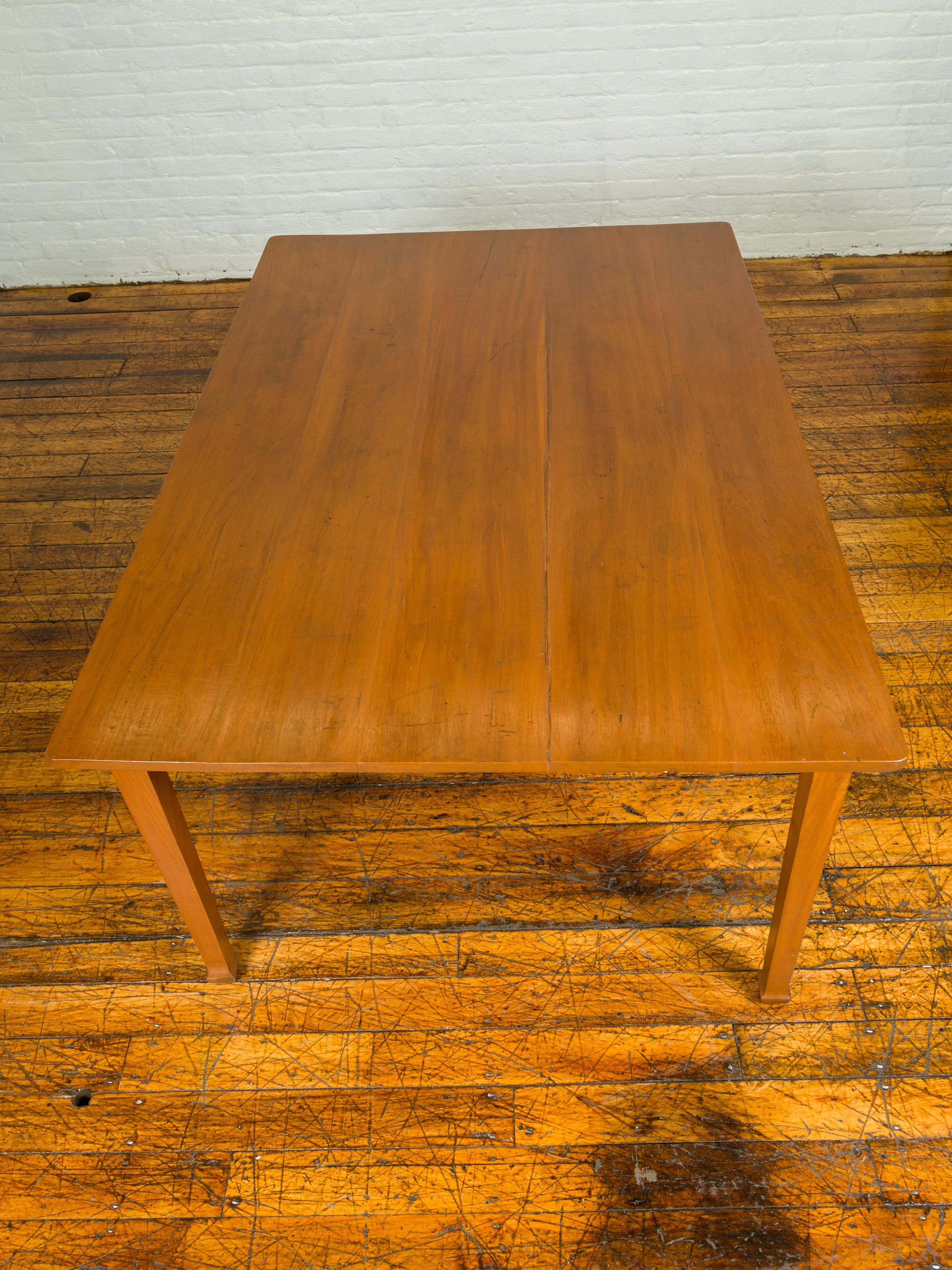 Wood Vintage Dining Table with Simple Classical Design and Spade Feet For Sale