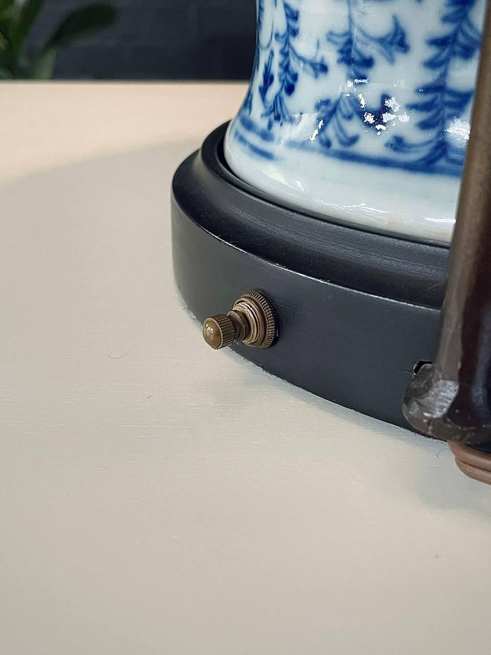 Vintage Chinese Double Happiness Jar Porcelain Table Lamp For Sale 5