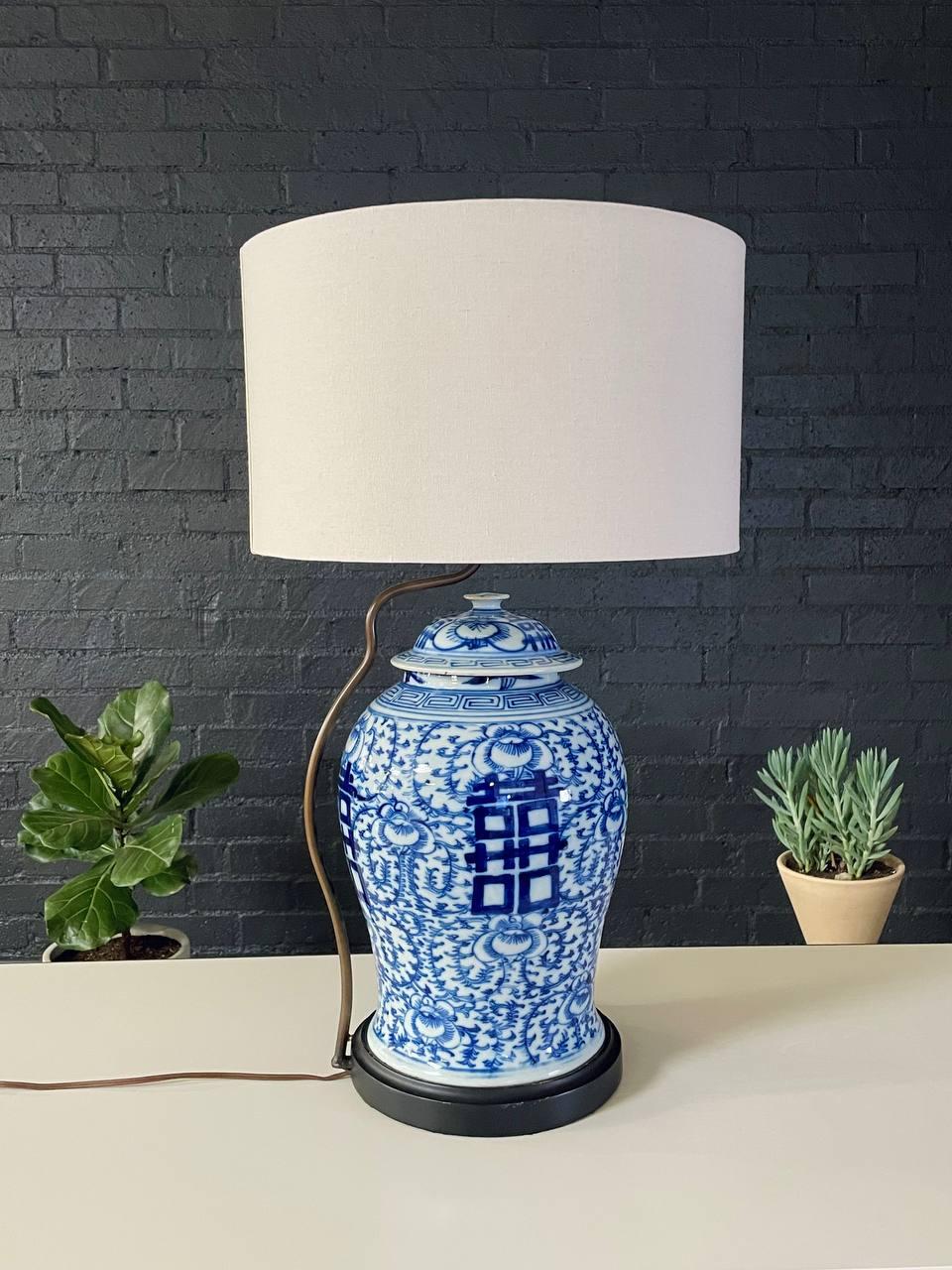 Vintage Chinese Double Happiness Jar Porcelain Table Lamp In Good Condition For Sale In Los Angeles, CA