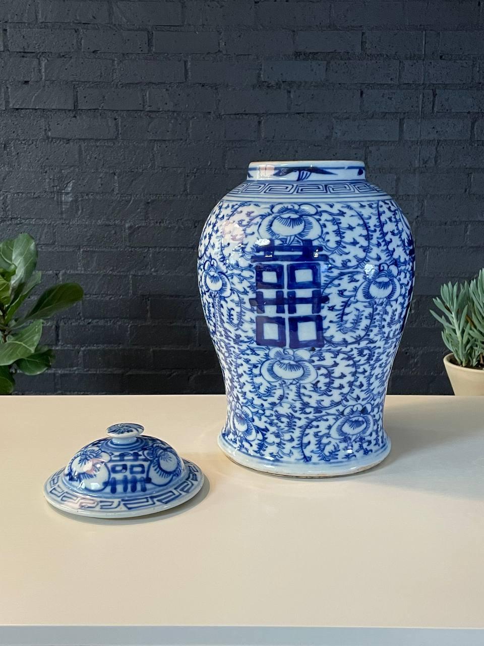 Vintage Chinese Double Happiness Jar Porcelain Table Lamp For Sale 4