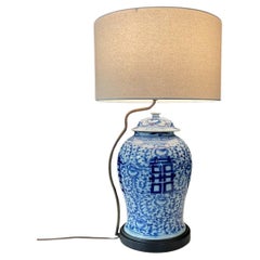 Lampada da tavolo cinese d'epoca in porcellana con doppio vaso della felicità