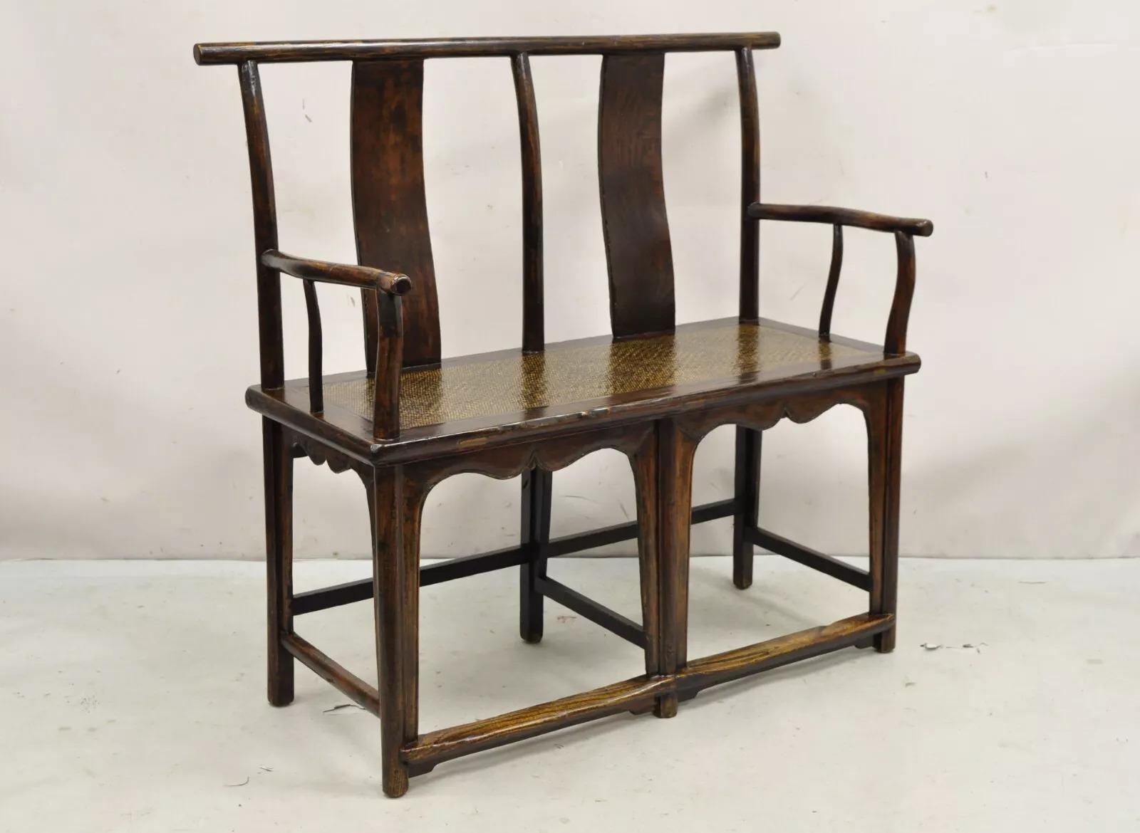 Vintage Chinese Elm Lacquered Cane Double Chairback Hall Bench Settee Sofa. CIRCA Spätes 20. Jahrhundert. Abmessungen: 41,5