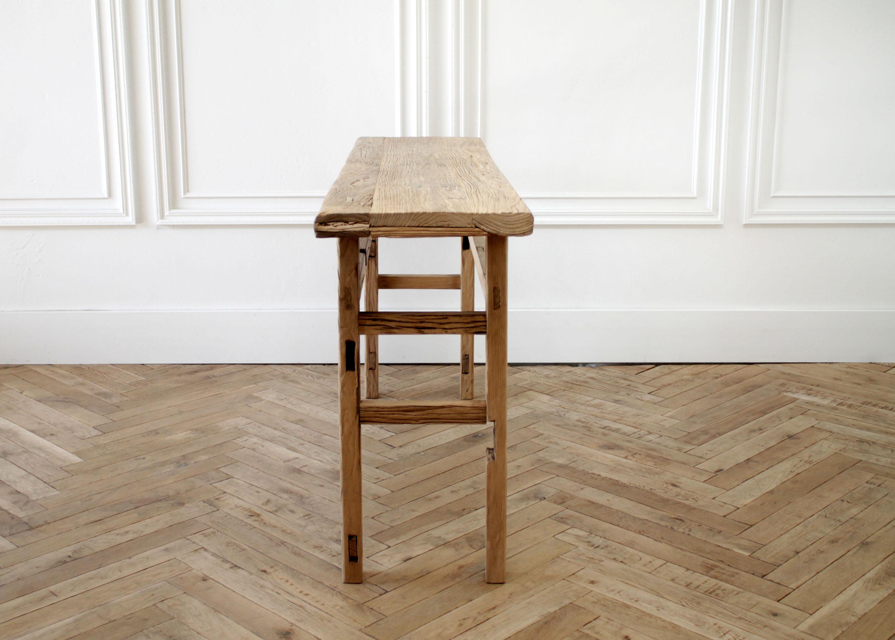 Vintage elm wood console table
Measures: 63