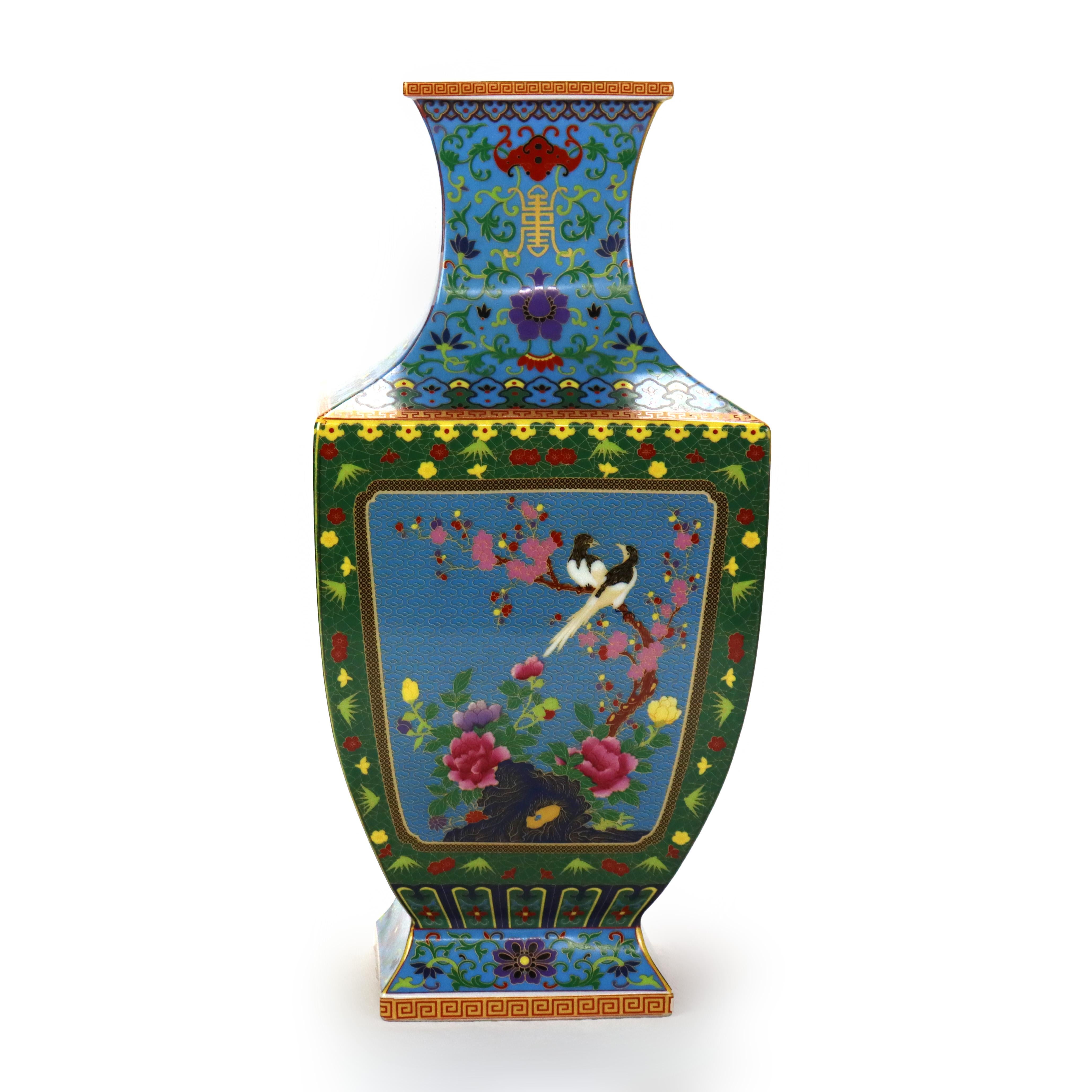 Porcellana Vaso da giardino in porcellana smaltata cinese d'epoca con motivo floreale, firmato 20° secolo in vendita
