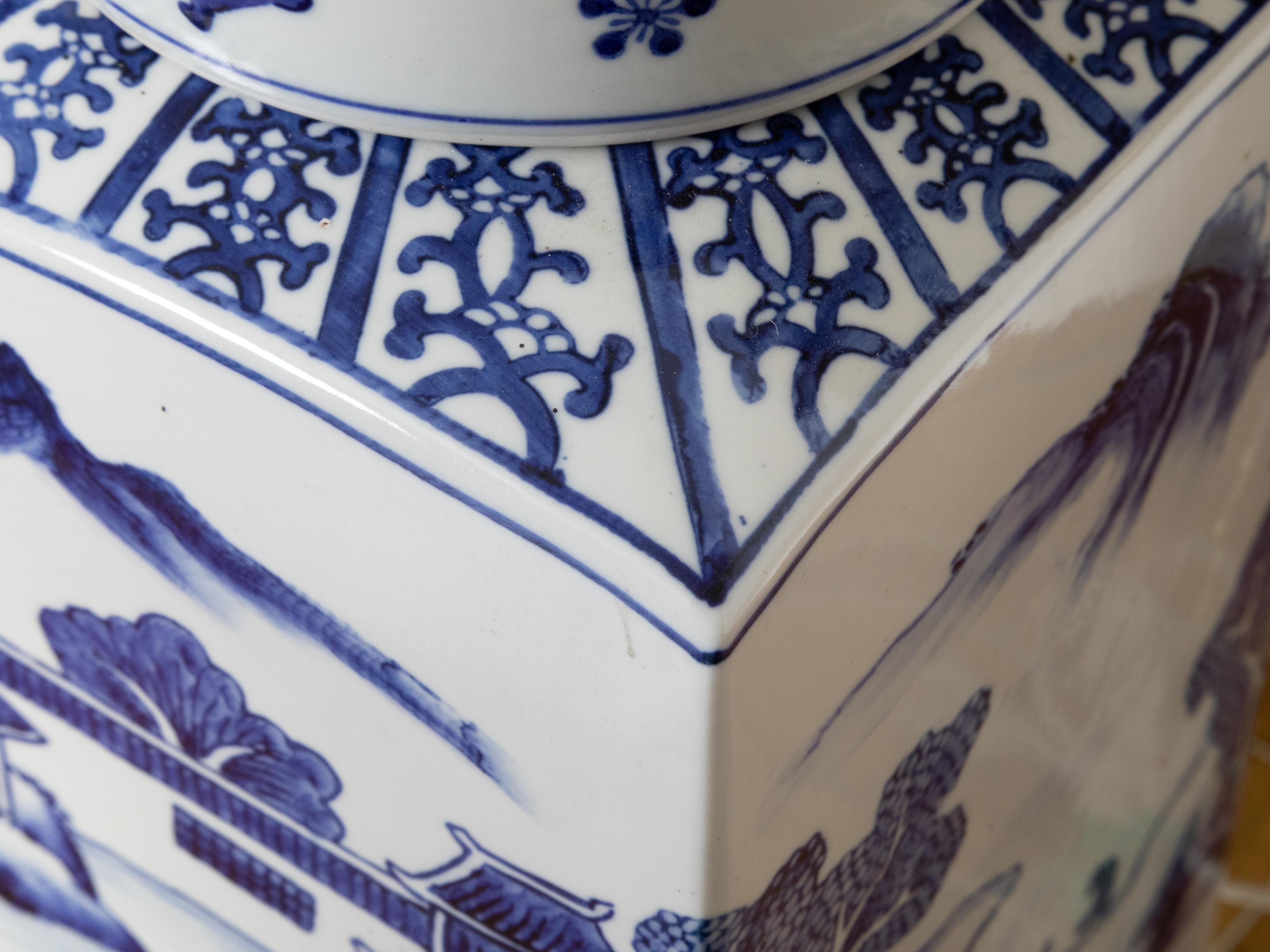 Chinesische Export-Porzellangefäße in Blau und Weiß zu verdrahteten Tischlampen im Angebot 1