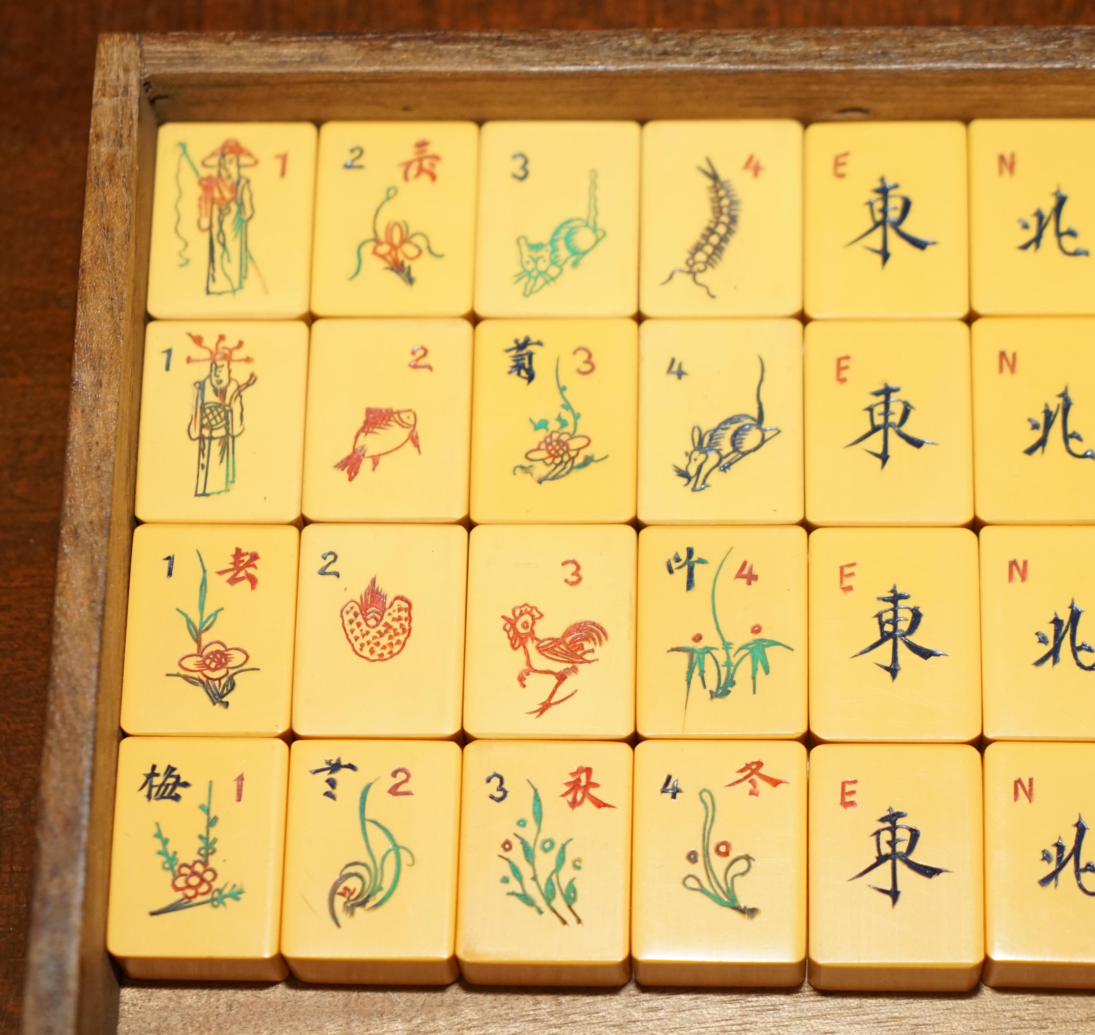 Vintage Chinese Export circa 1940s Mahjong Set with Bakelite Tiles Carved Case 7