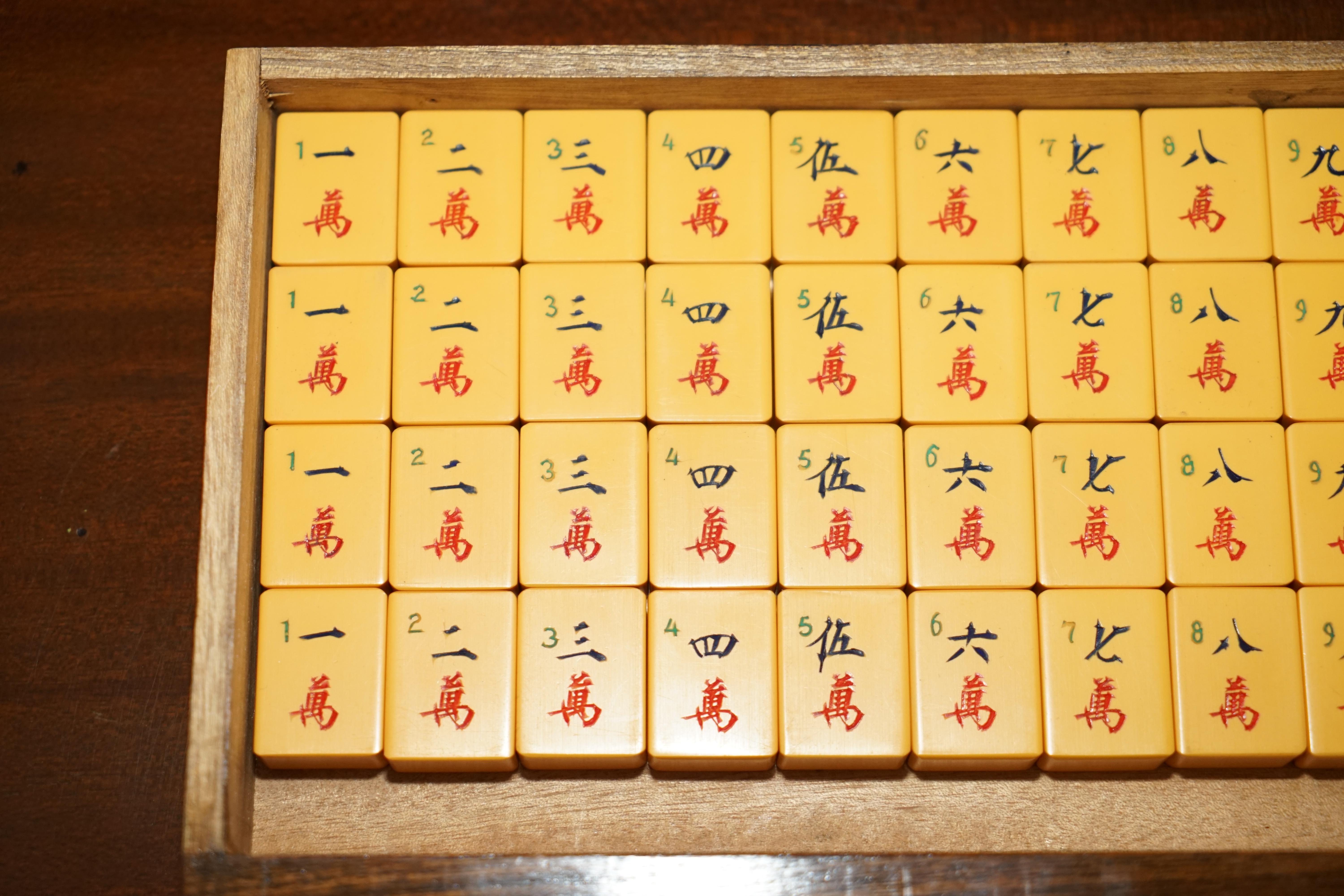 Vintage Chinese Export circa 1940s Mahjong Set with Bakelite Tiles Carved Case 3