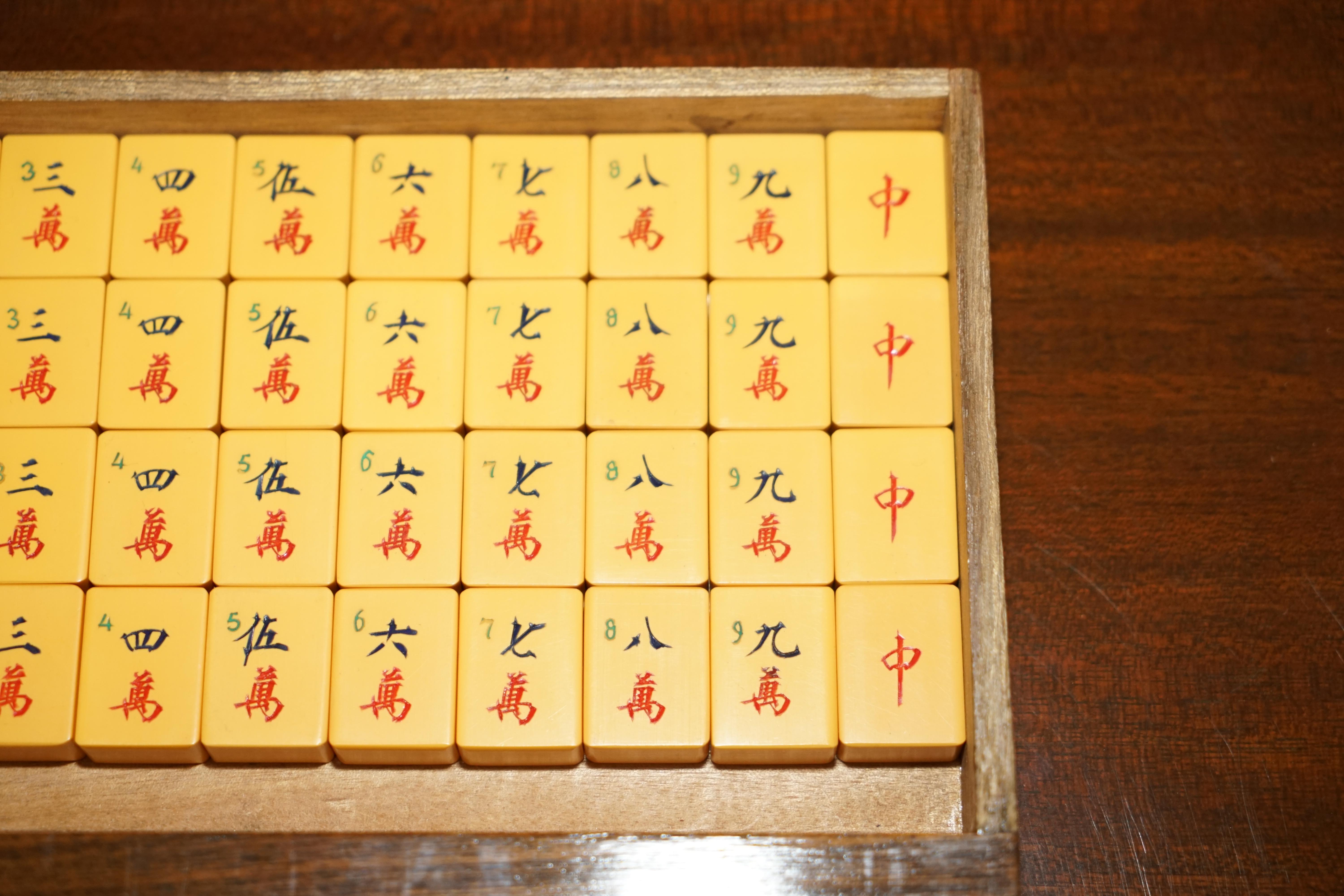 Vintage Chinese Export circa 1940s Mahjong Set with Bakelite Tiles Carved Case 4